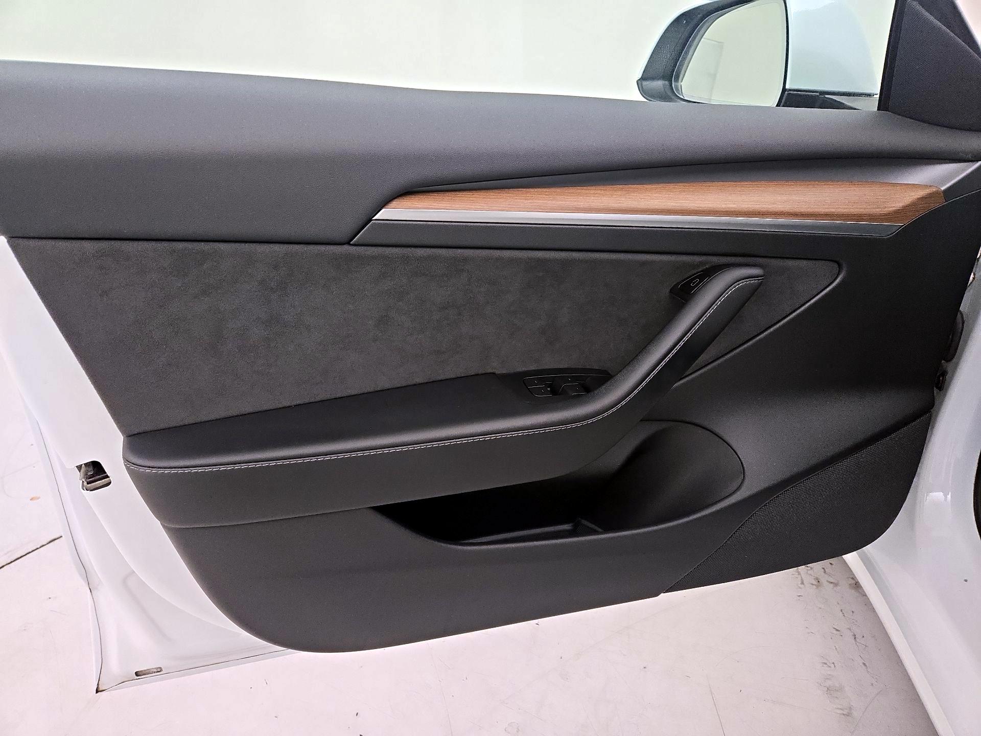 Thumbnail: 2022 Tesla Model 3 - 12