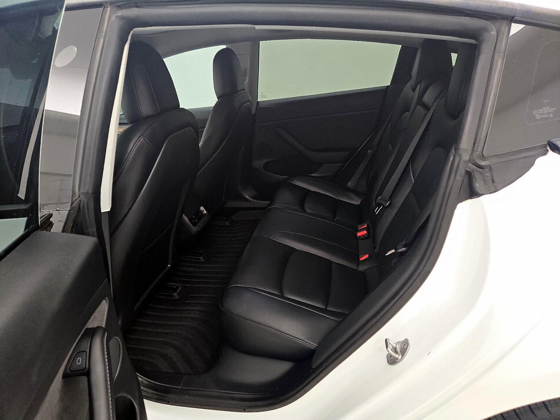 Thumbnail: 2022 Tesla Model 3 - 19