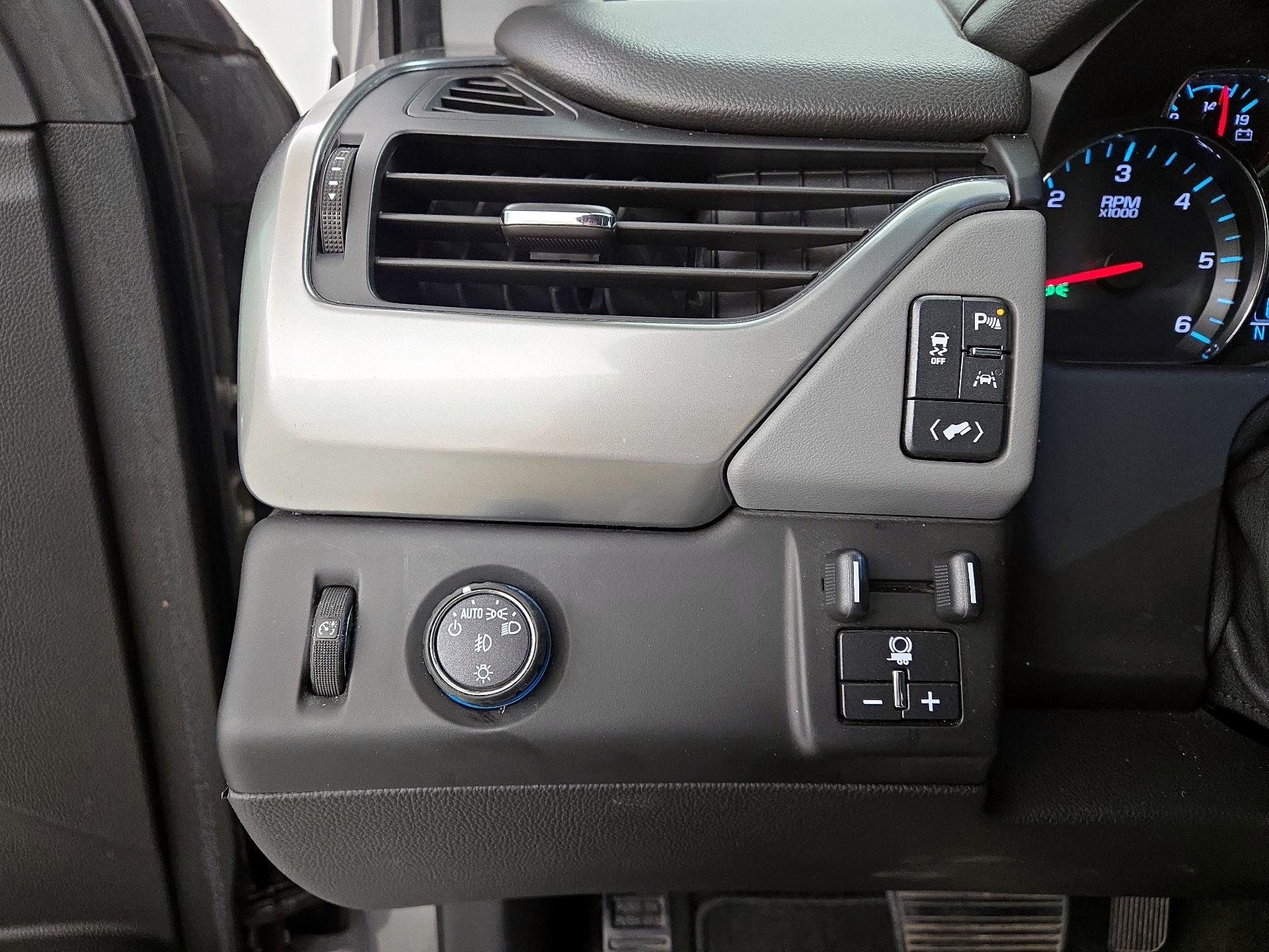 Thumbnail: 2018 Chevrolet Tahoe - 13