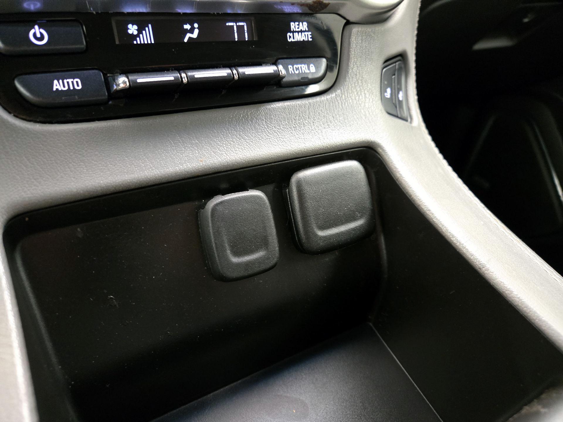 Thumbnail: 2018 Chevrolet Tahoe - 18