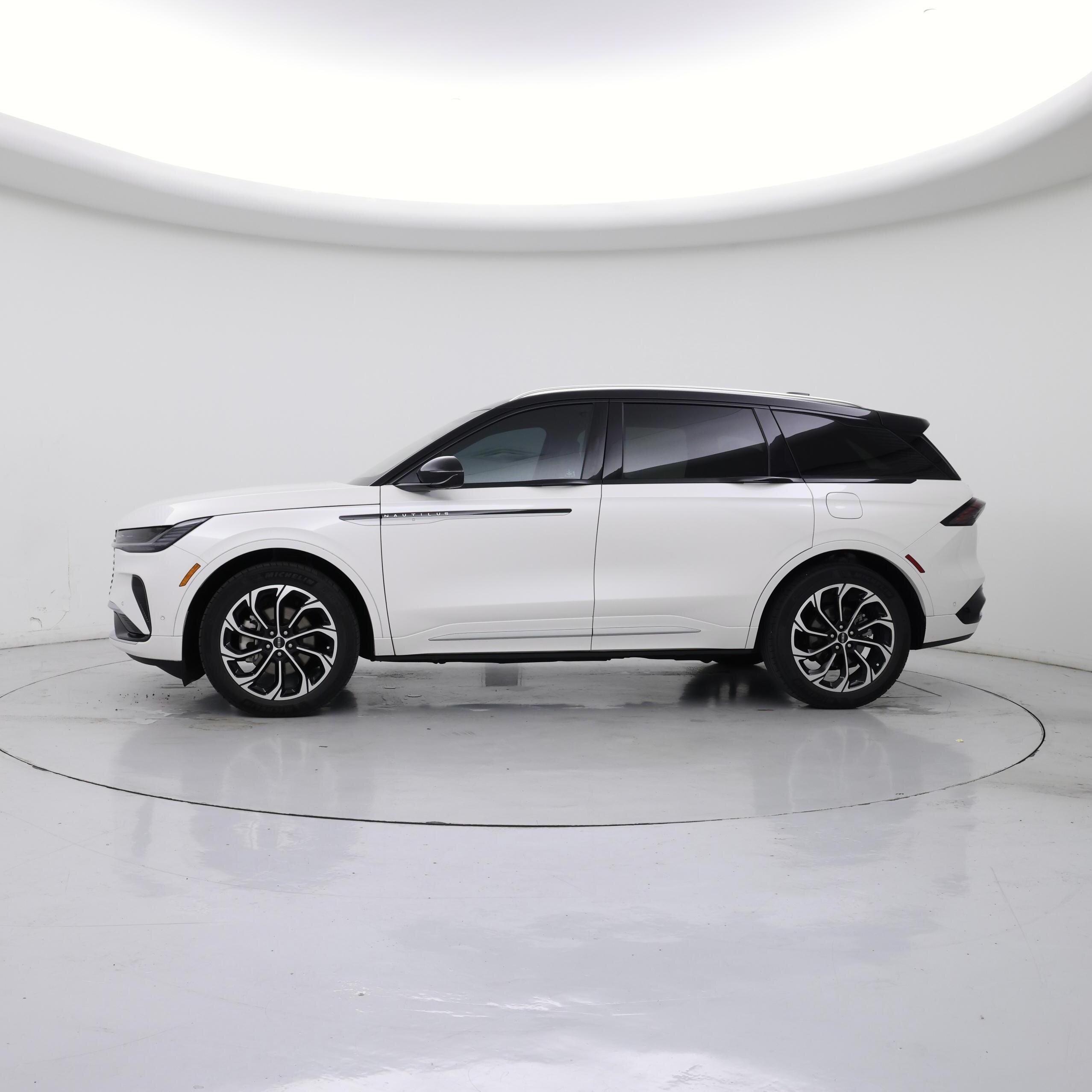 Thumbnail: 2024 Lincoln Nautilus - 3