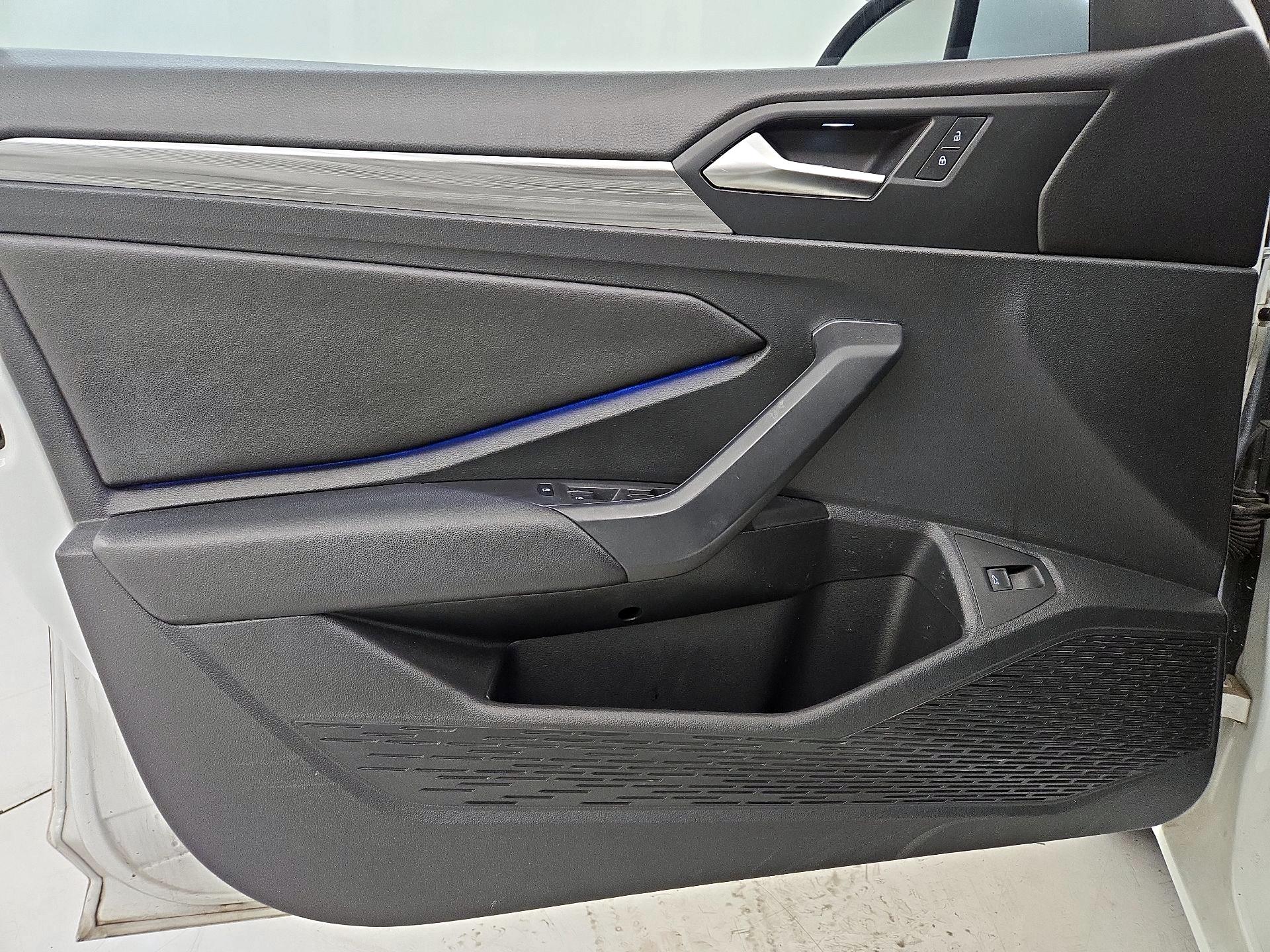 Thumbnail: 2019 Volkswagen Jetta - 12