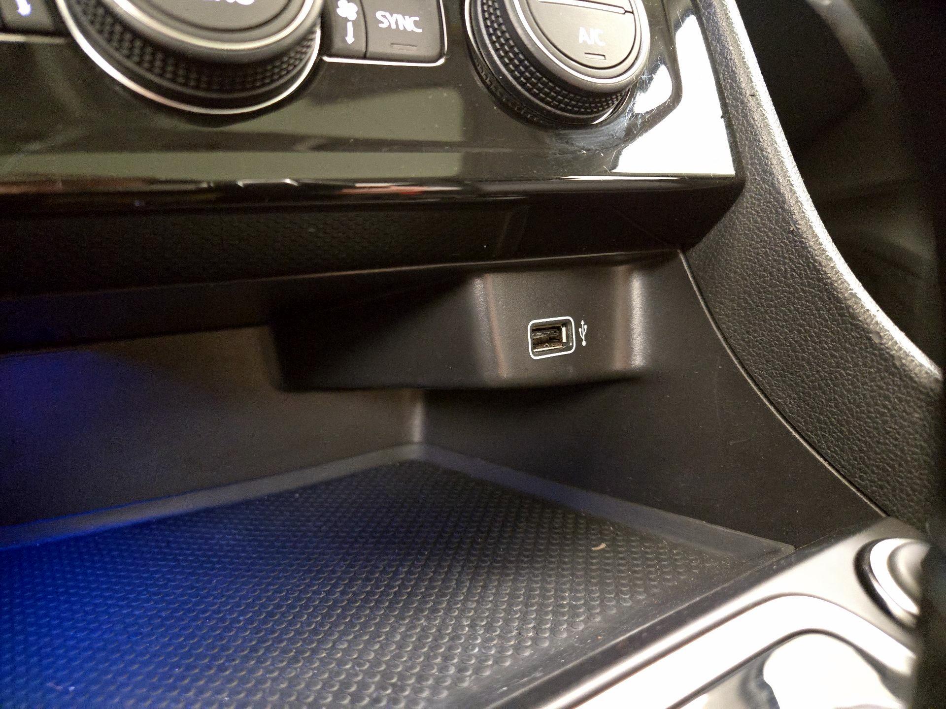 Thumbnail: 2019 Volkswagen Jetta - 18