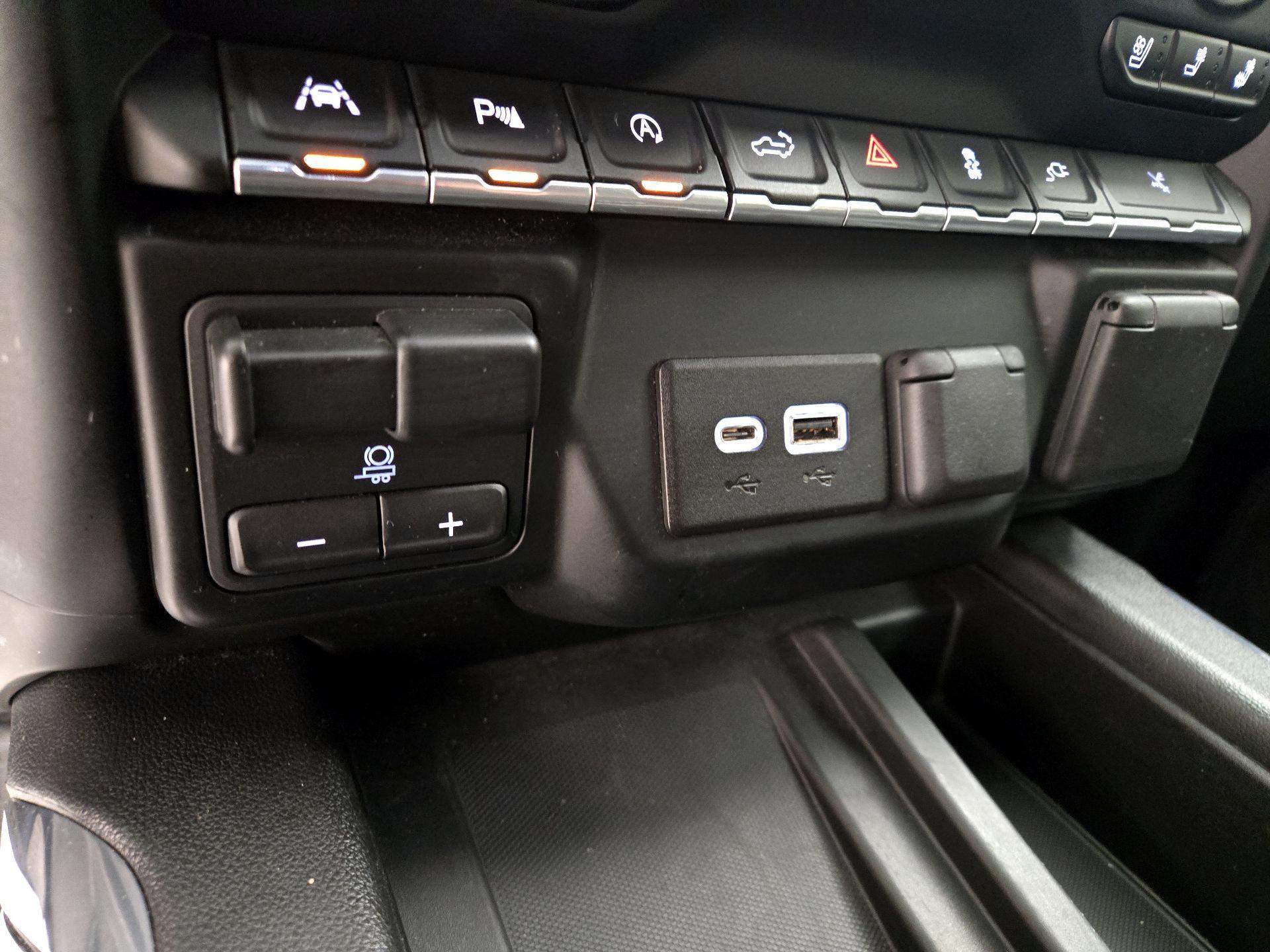 Thumbnail: 2020 Chevrolet Silverado 1500 - 18