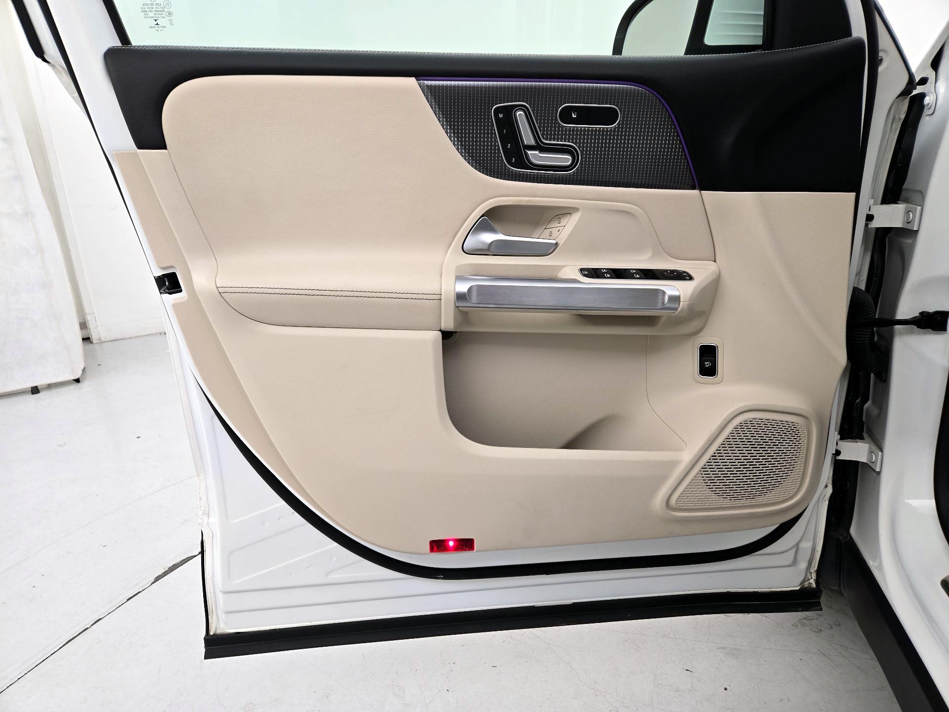 Thumbnail: 2021 Mercedes-Benz GLB - 12