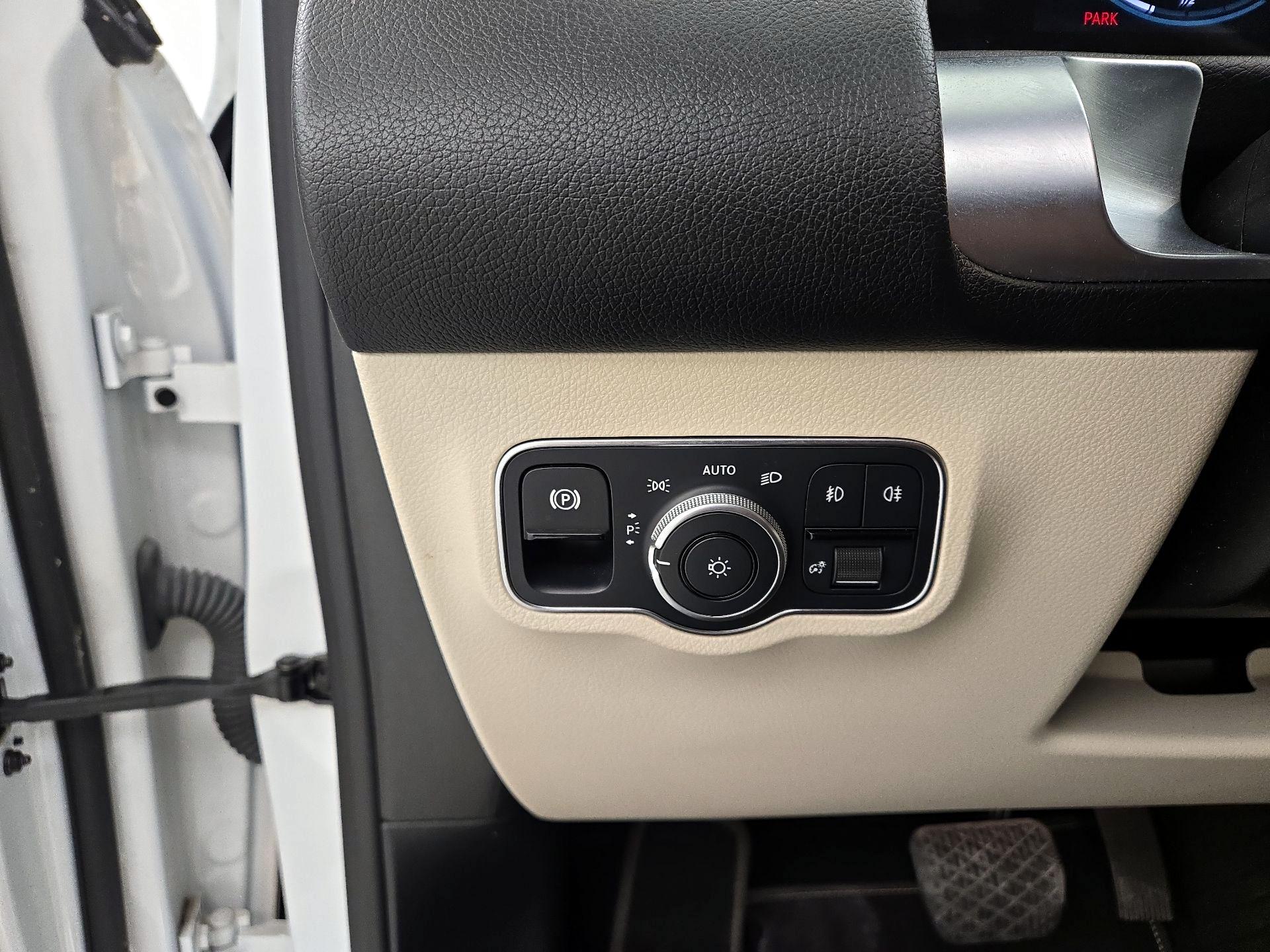 Thumbnail: 2021 Mercedes-Benz GLB - 13