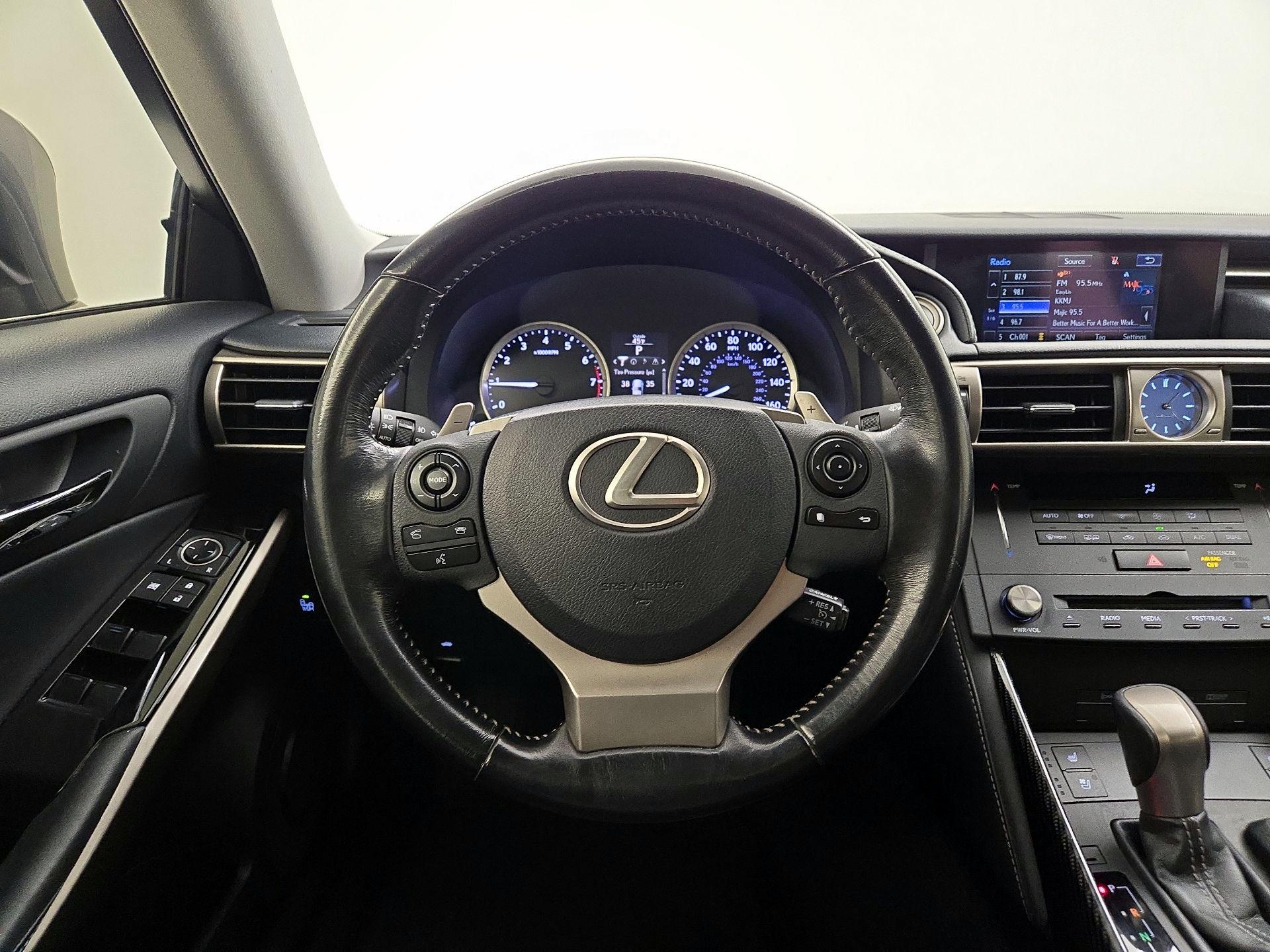 Thumbnail: 2015 Lexus IS - 10