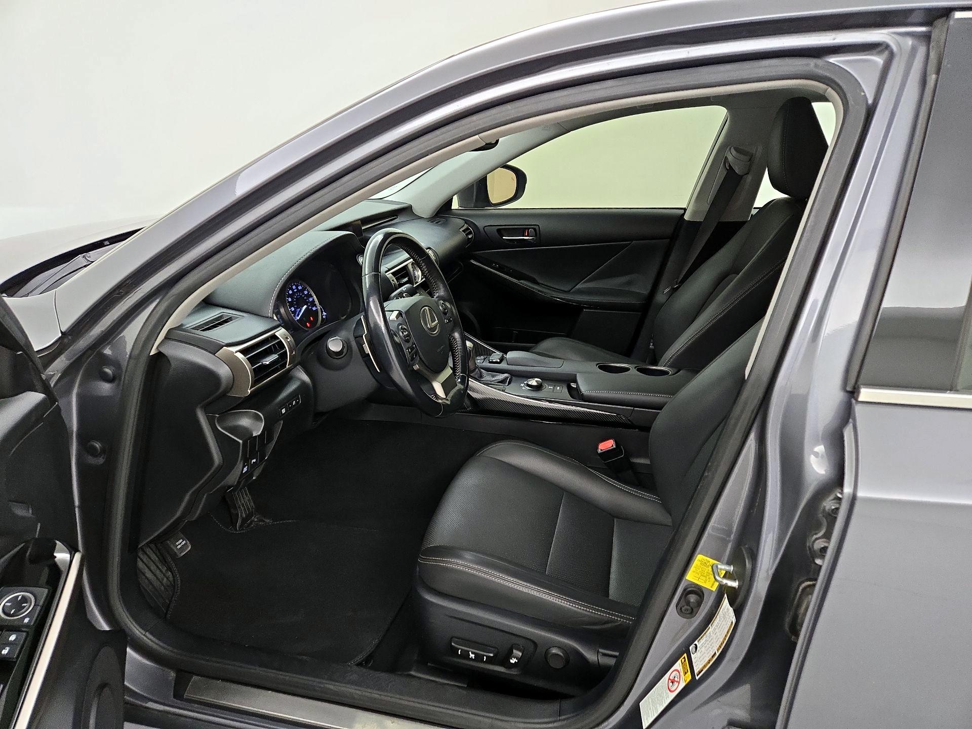 Thumbnail: 2015 Lexus IS - 11