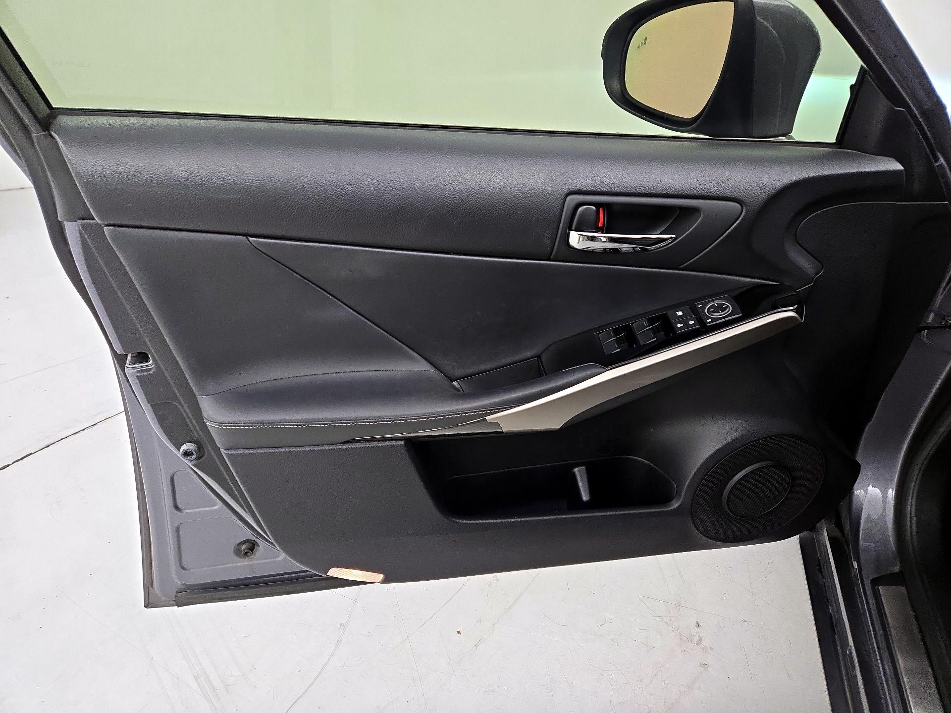 Thumbnail: 2015 Lexus IS - 12