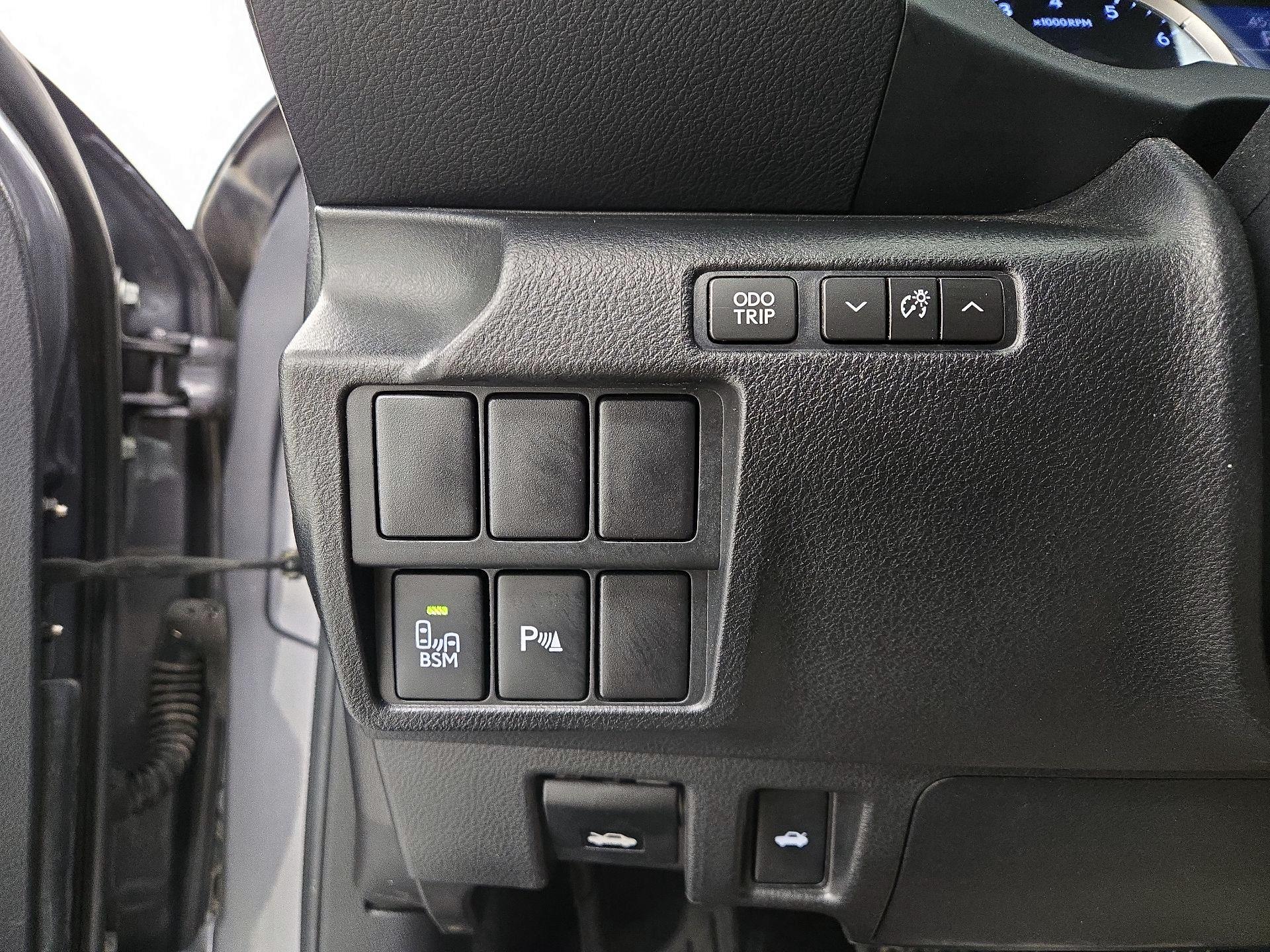 Thumbnail: 2015 Lexus IS - 13