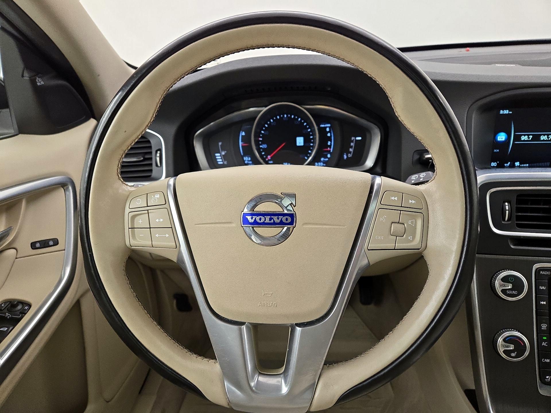 Thumbnail: 2016 Volvo V60 - 10