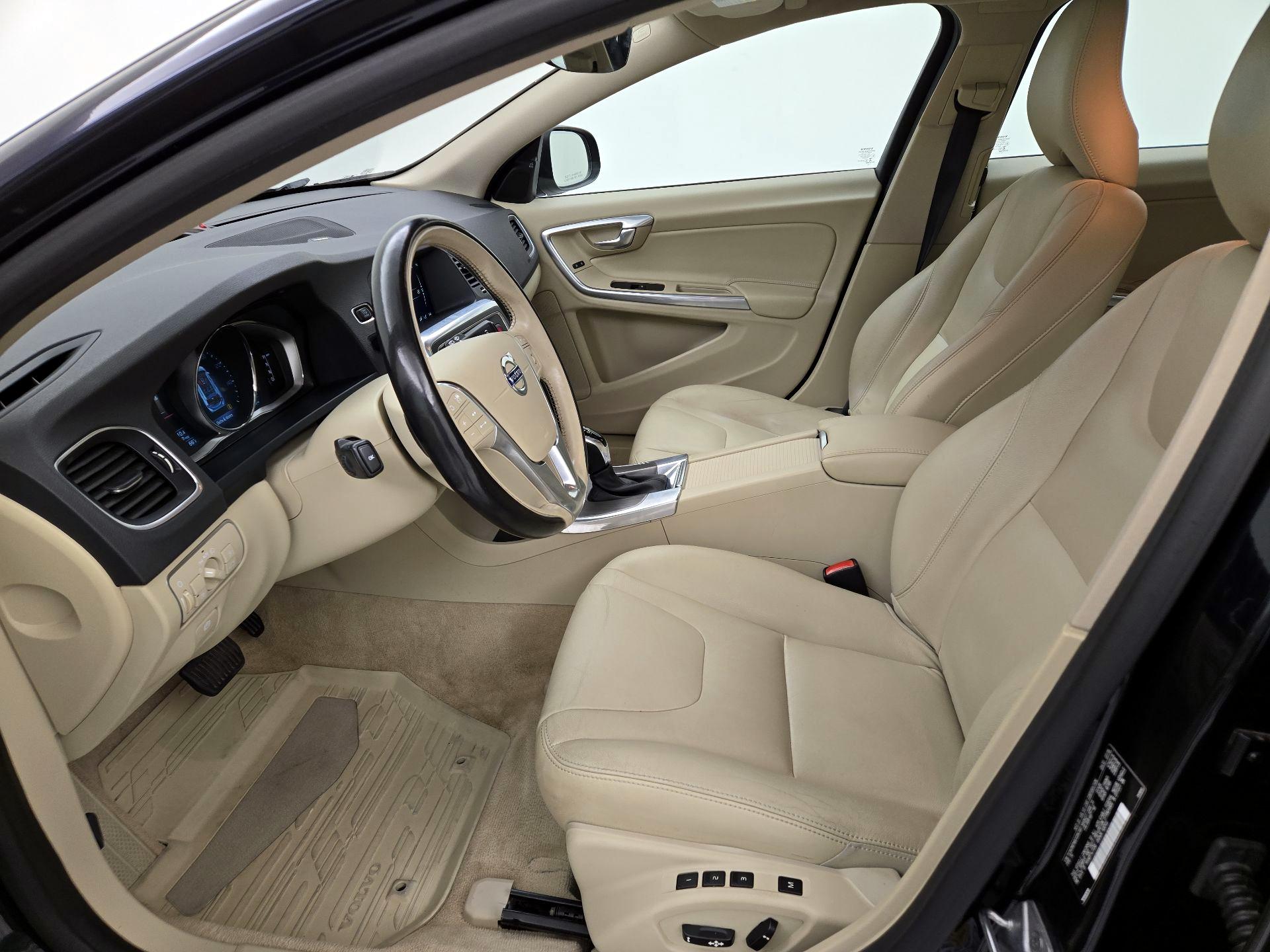 Thumbnail: 2016 Volvo V60 - 11