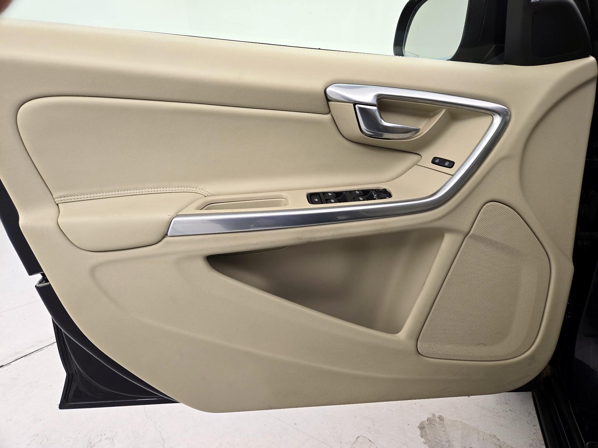 Thumbnail: 2016 Volvo V60 - 12