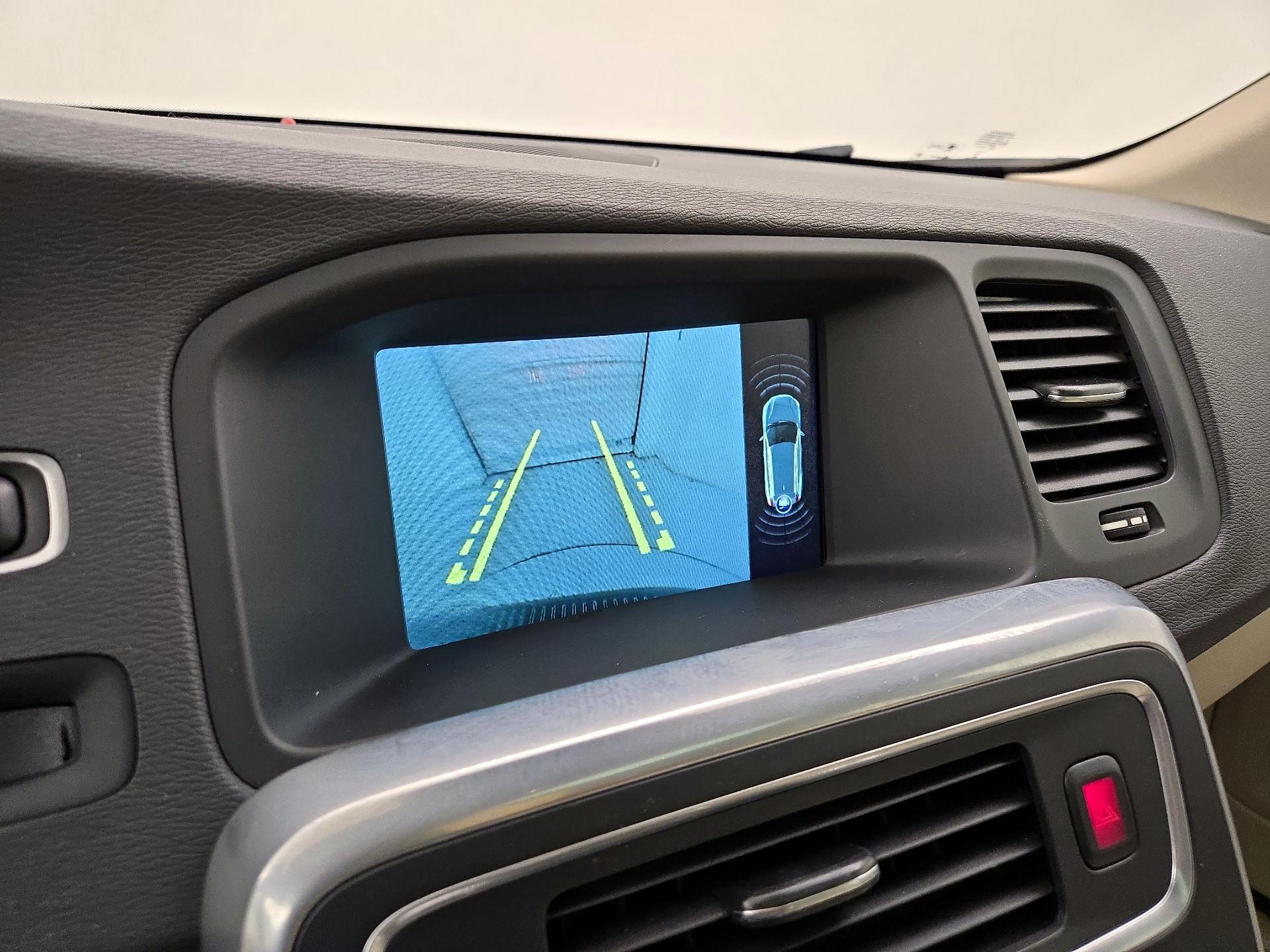 Thumbnail: 2016 Volvo V60 - 14