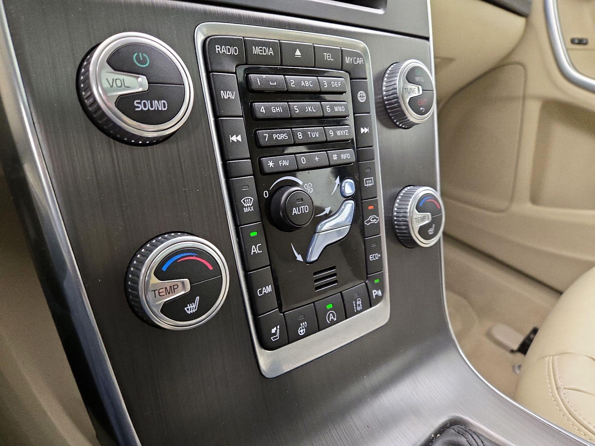 Thumbnail: 2016 Volvo V60 - 16