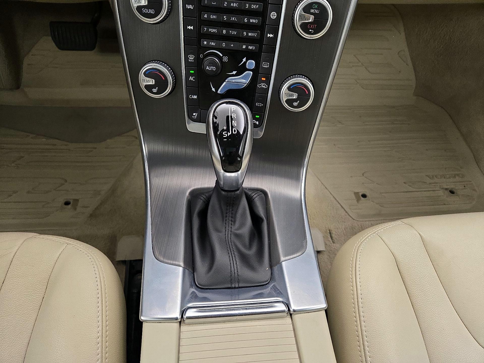 Thumbnail: 2016 Volvo V60 - 17