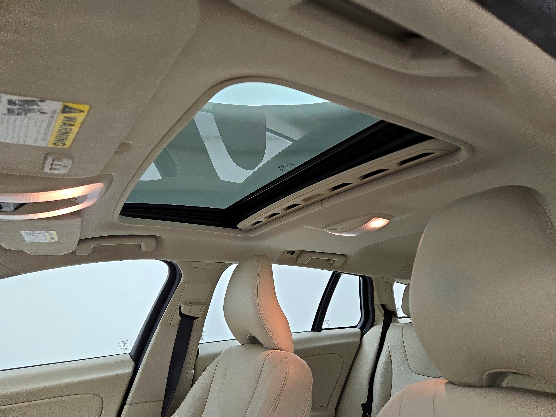 Thumbnail: 2016 Volvo V60 - 19