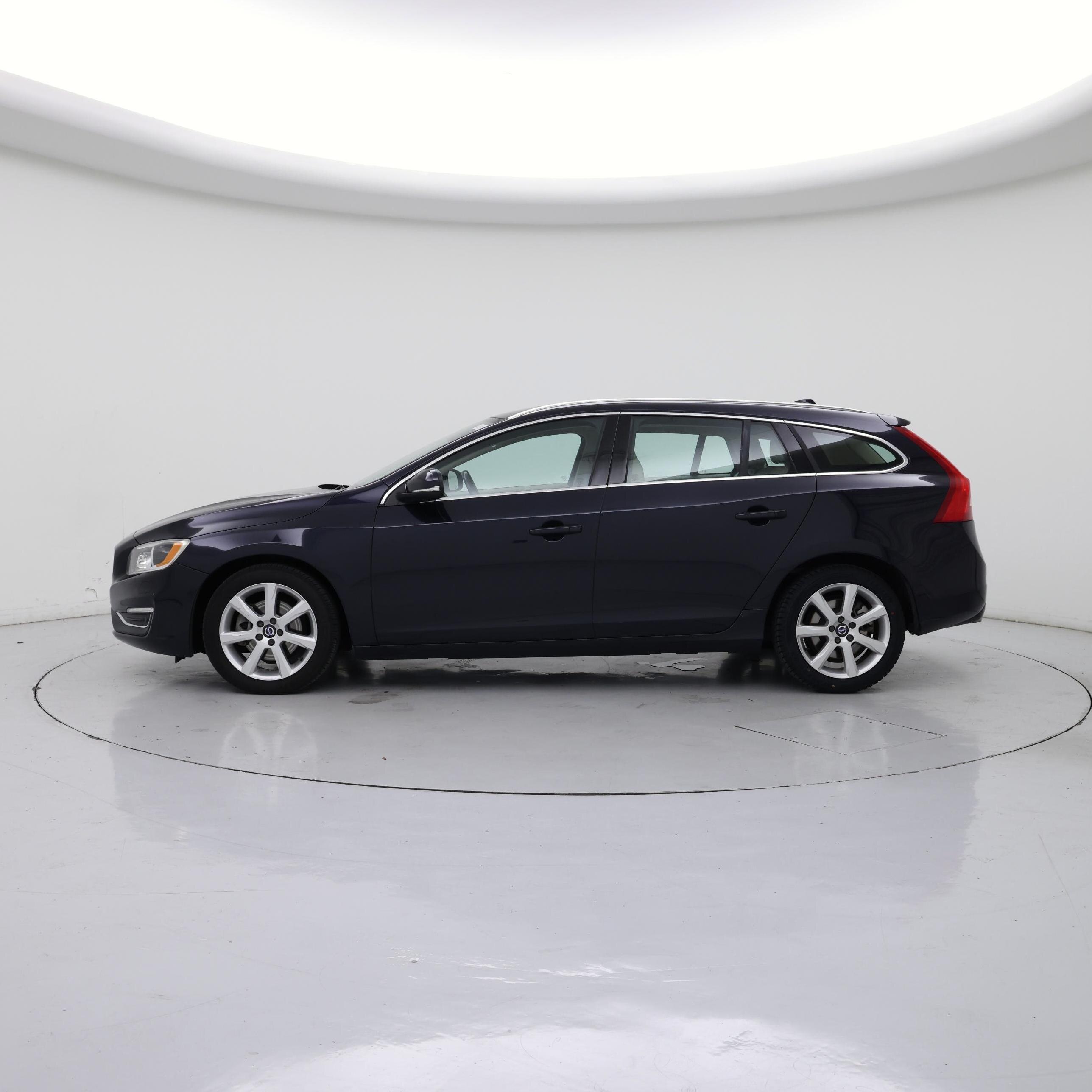 Thumbnail: 2016 Volvo V60 - 3