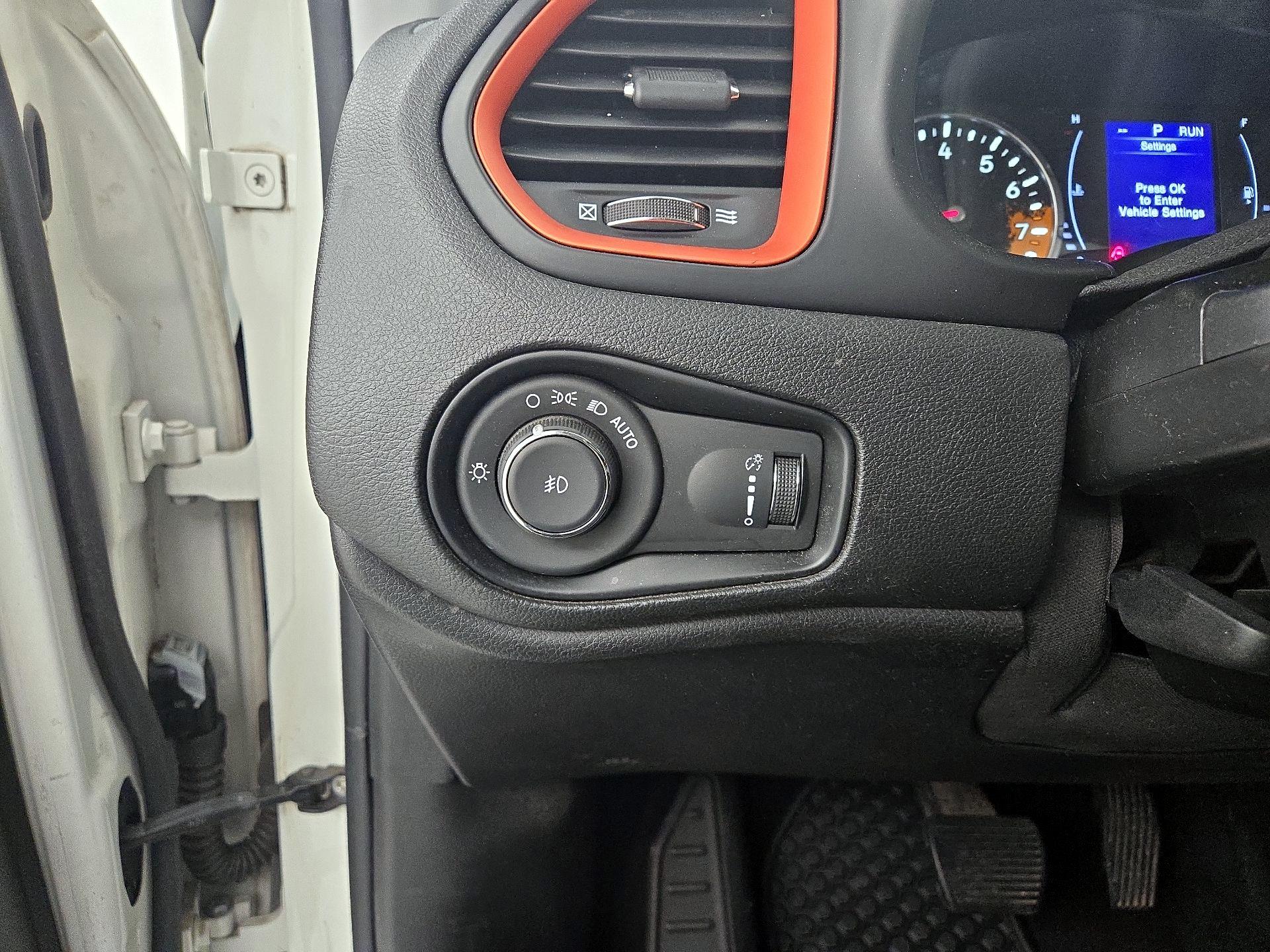 Thumbnail: 2018 Jeep Renegade - 13