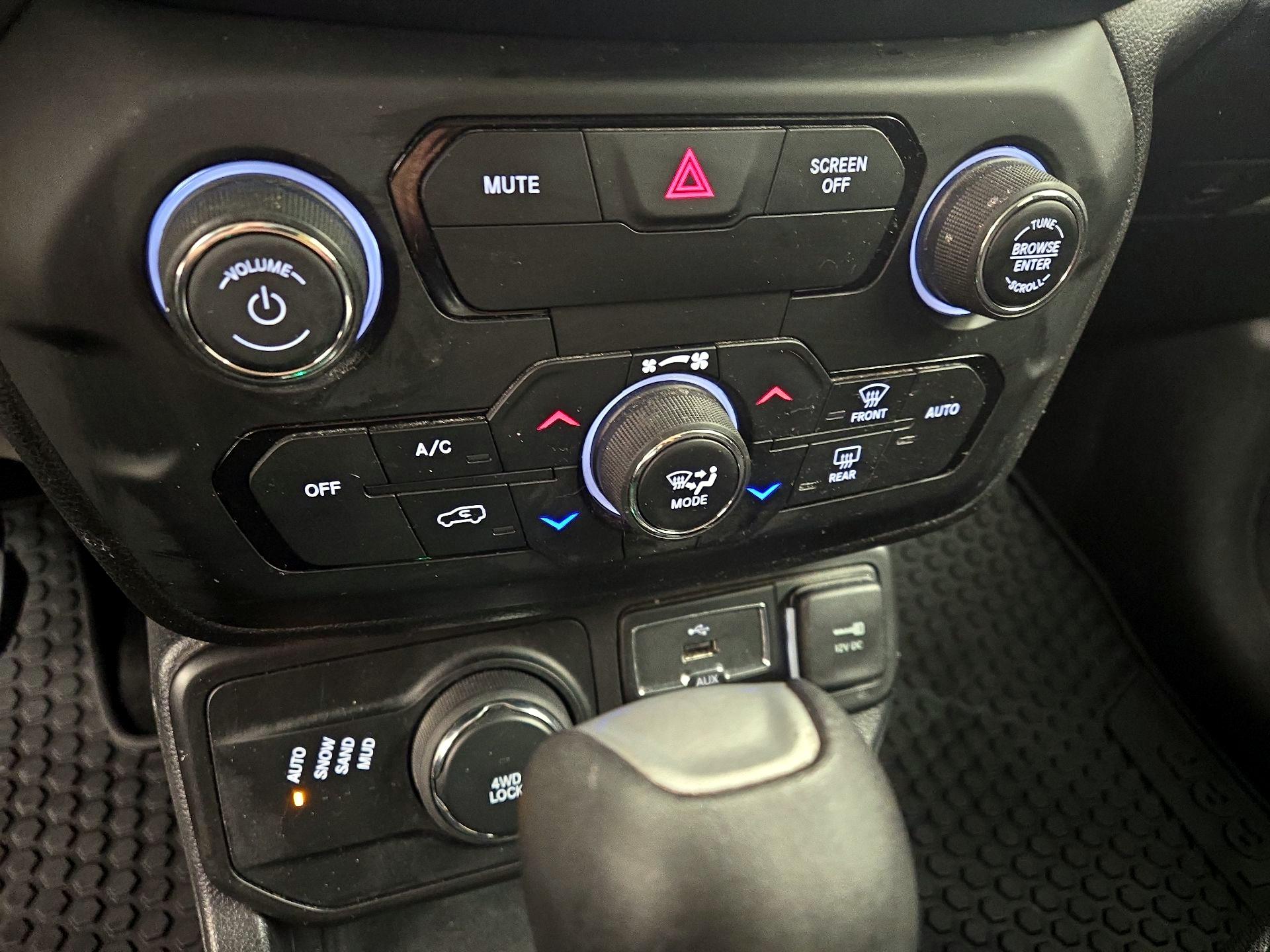 Thumbnail: 2018 Jeep Renegade - 17