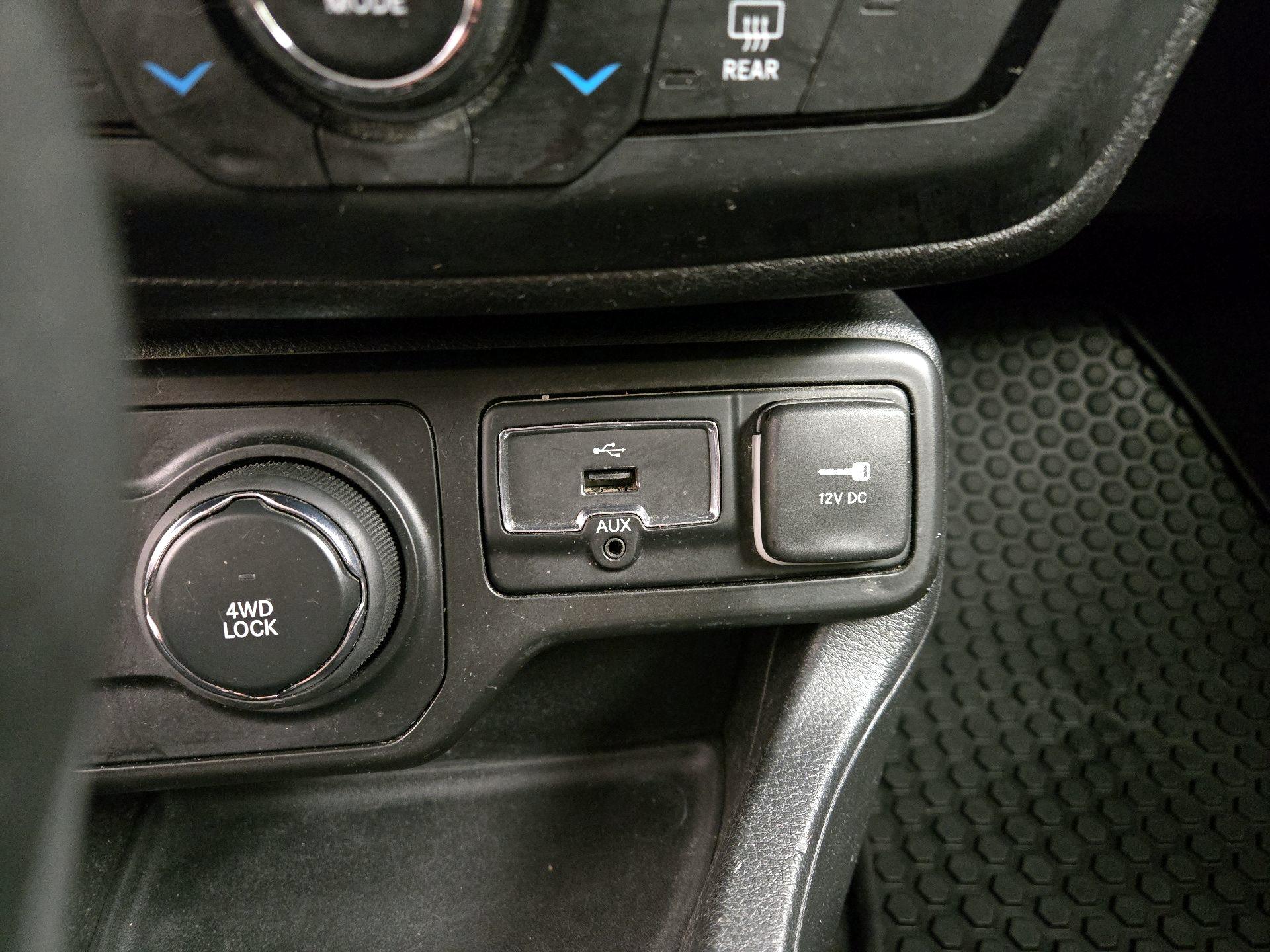 Thumbnail: 2018 Jeep Renegade - 19