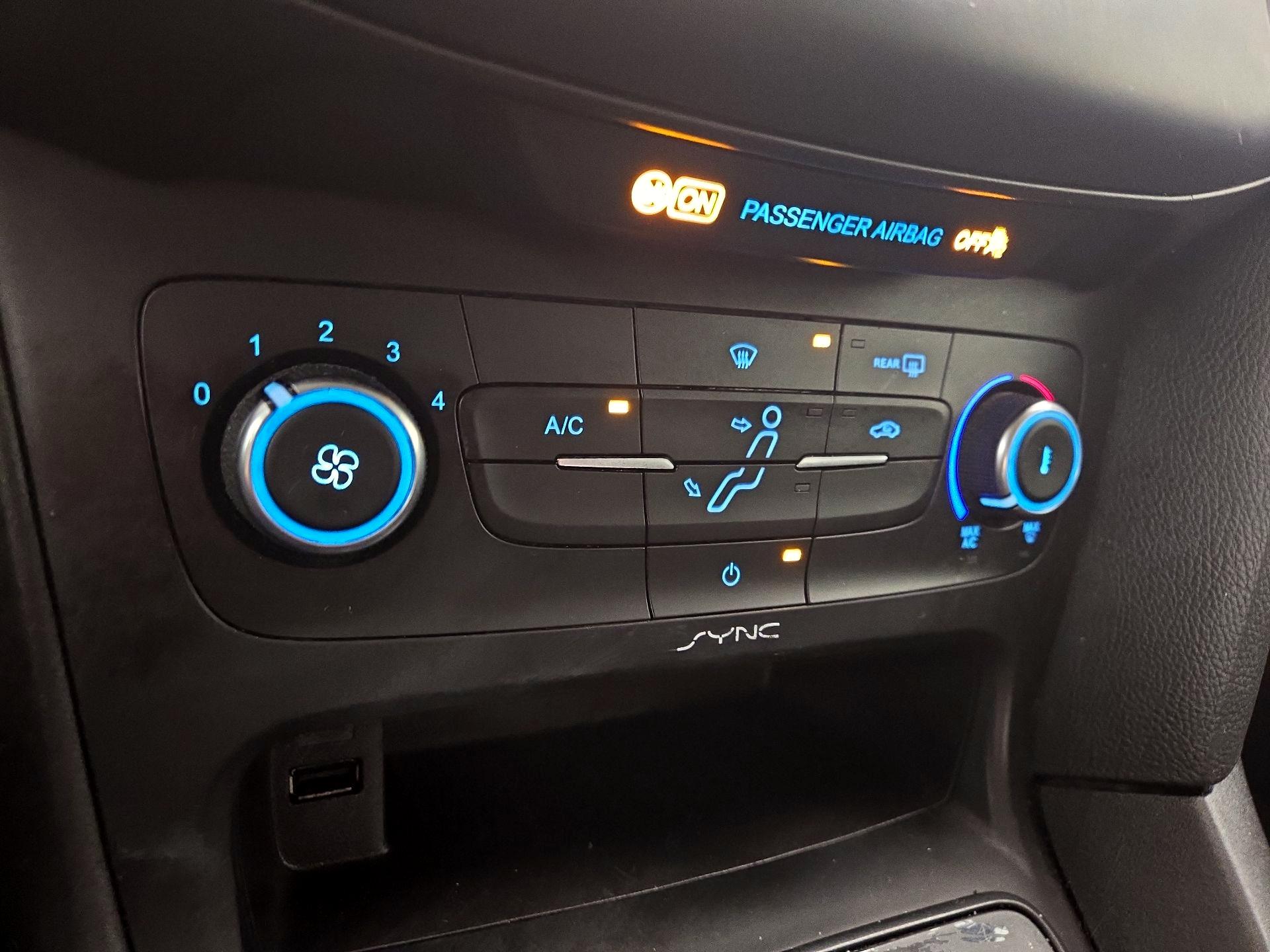 Thumbnail: 2016 Ford Focus - 16