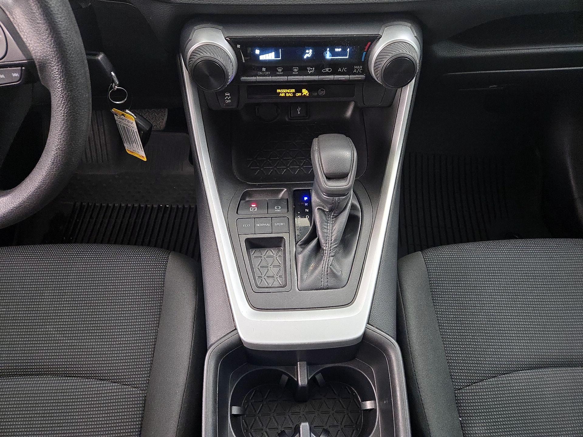 Thumbnail: 2022 Toyota RAV4 - 17