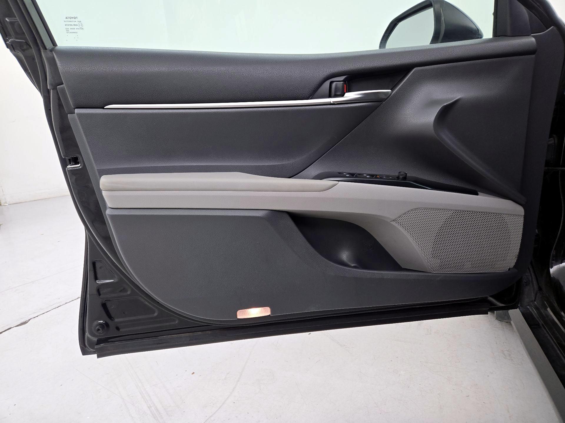 Thumbnail: 2019 Toyota Camry - 12