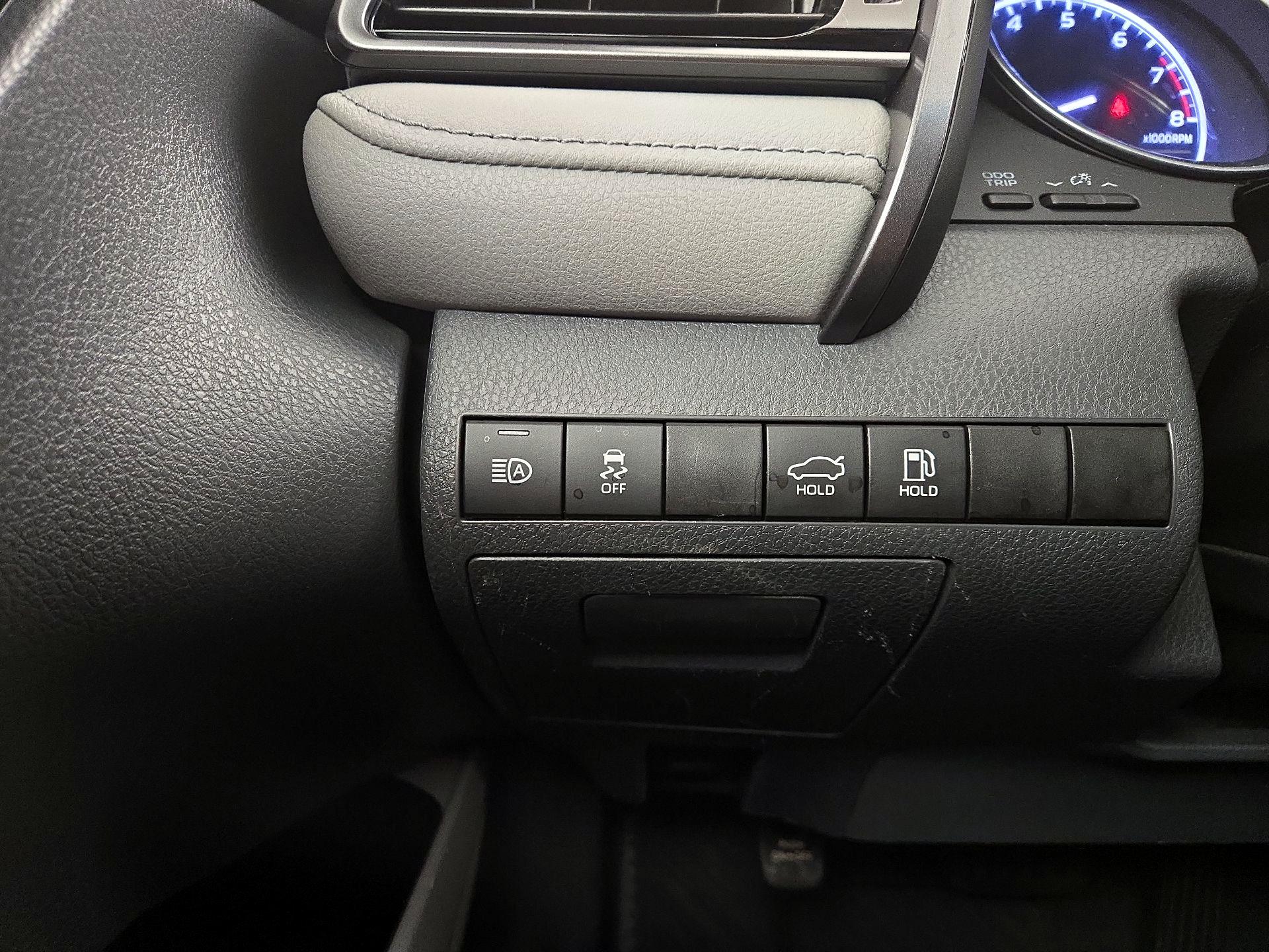 Thumbnail: 2019 Toyota Camry - 13