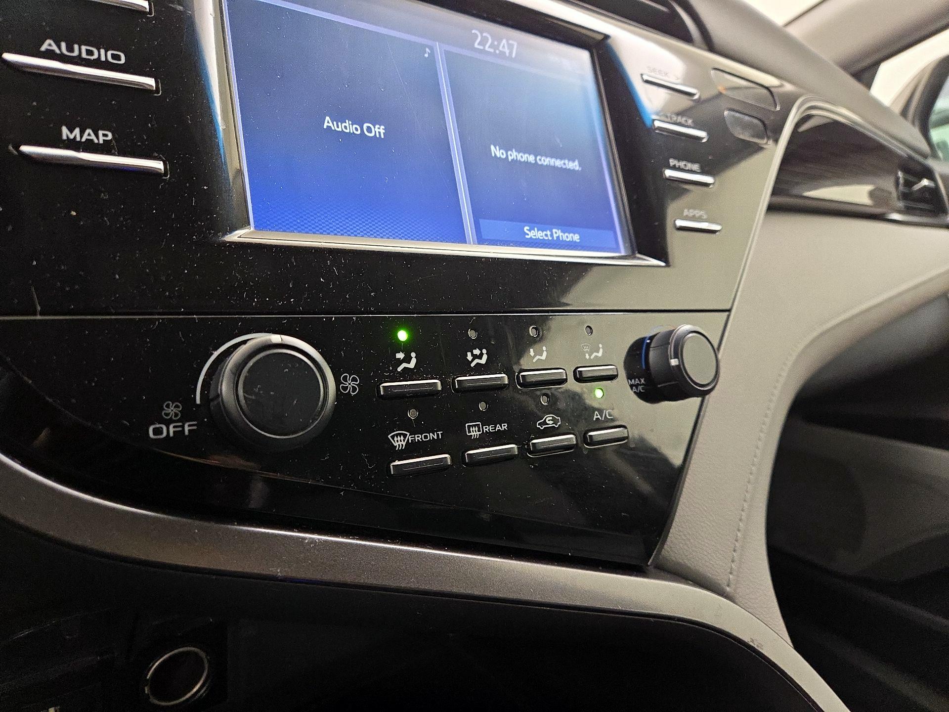 Thumbnail: 2019 Toyota Camry - 16