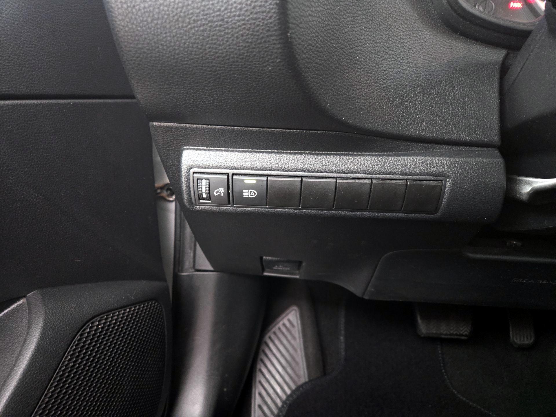 Thumbnail: 2020 Toyota Corolla - 13