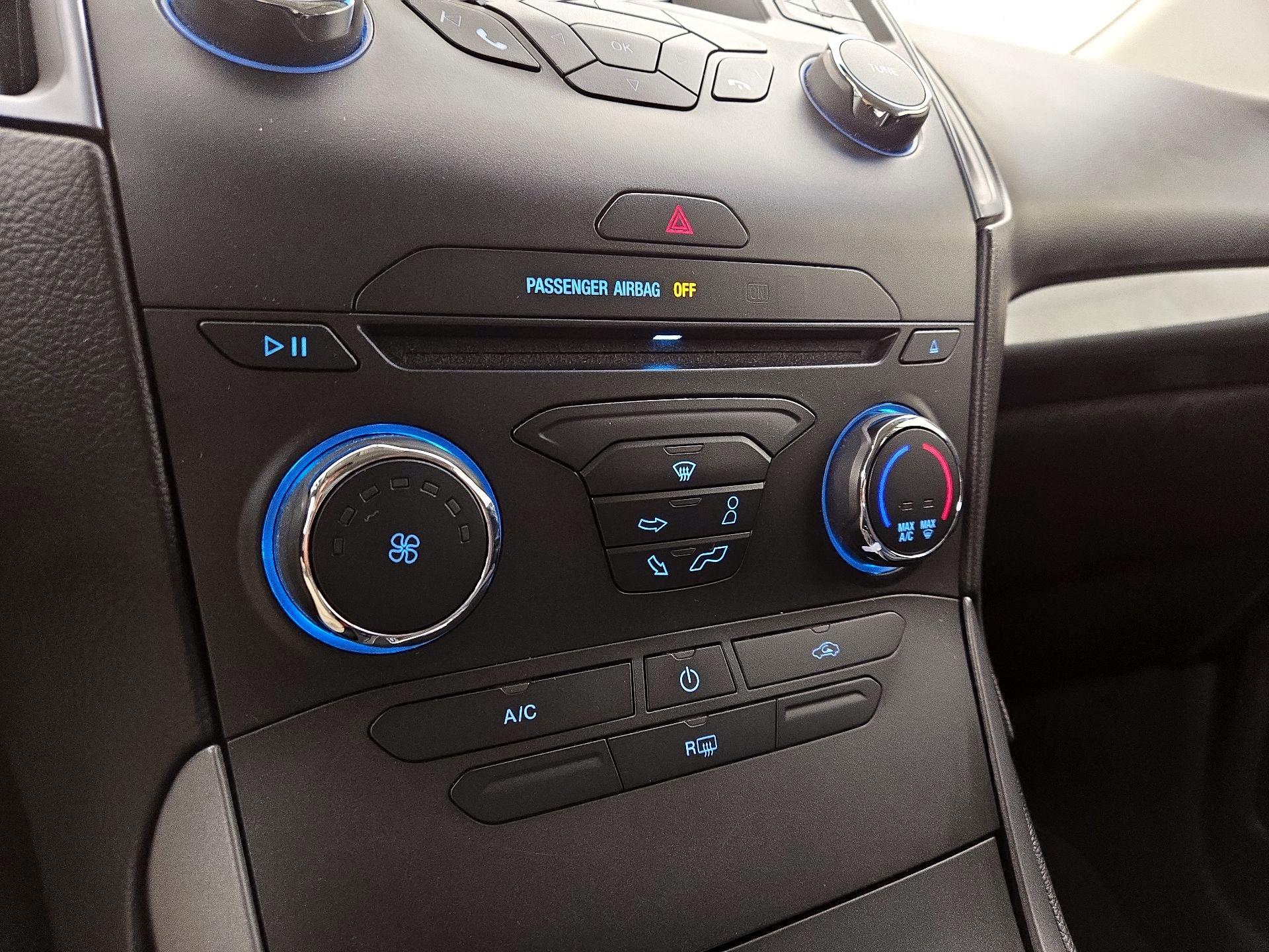 Thumbnail: 2018 Ford Edge - 16