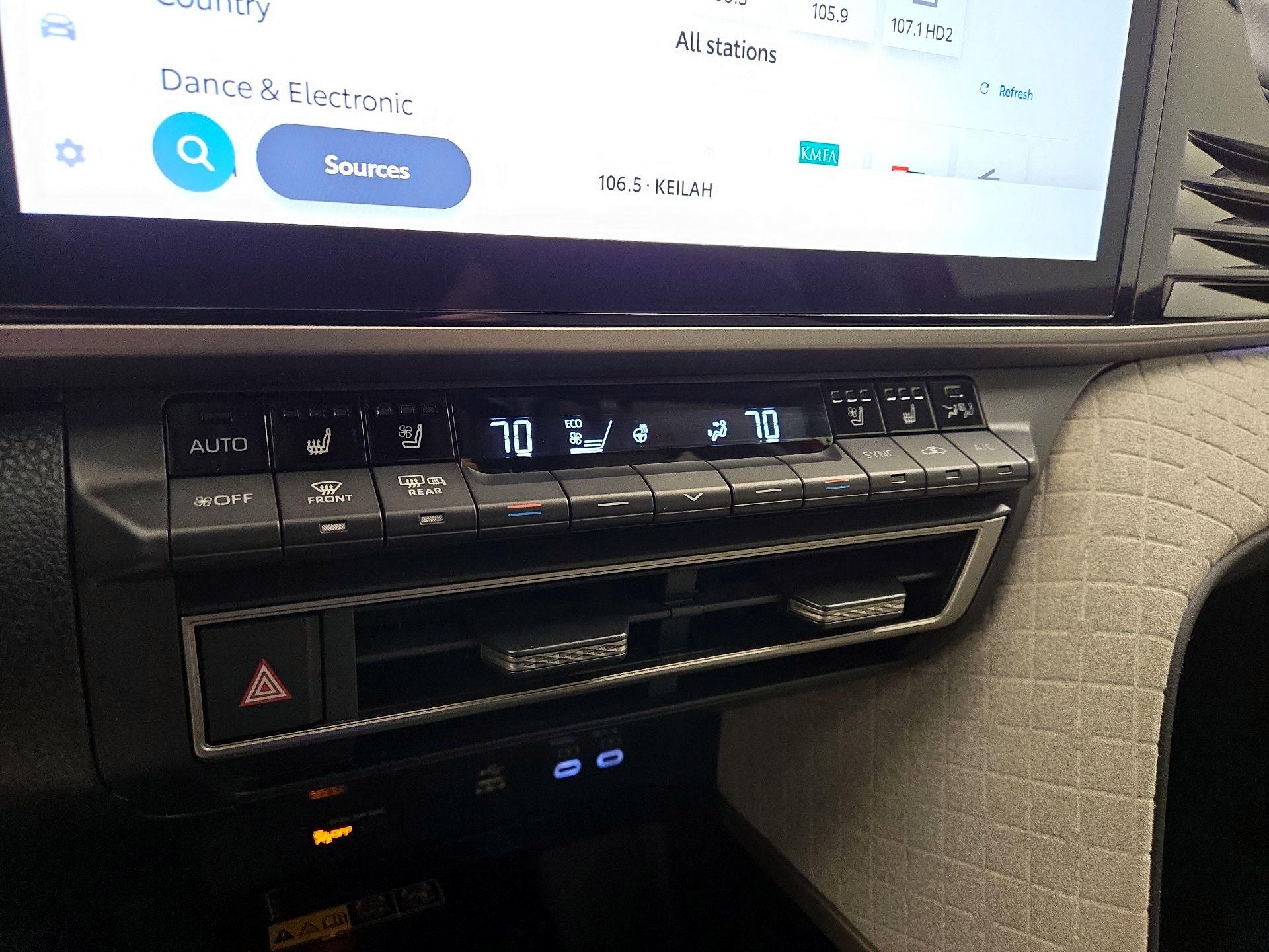 Thumbnail: 2025 Toyota Camry - 16