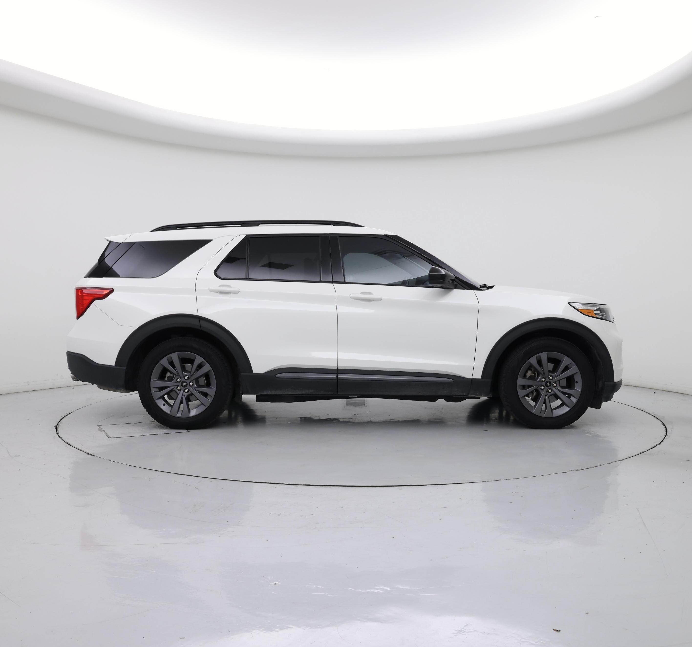 Thumbnail: 2022 Ford Explorer - 7