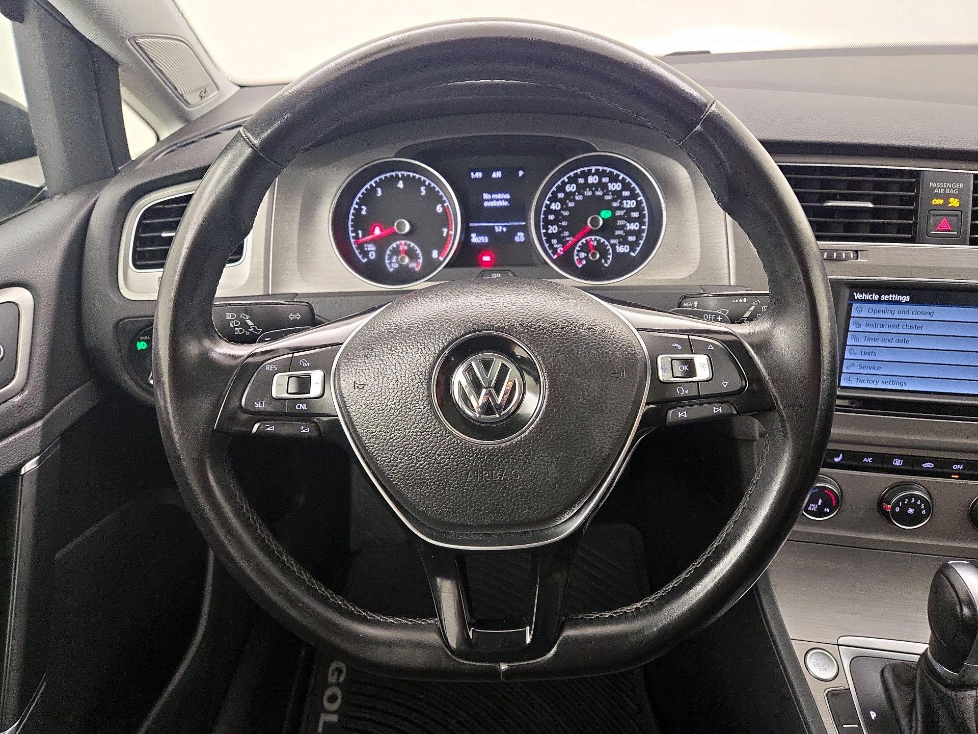 Thumbnail: 2017 Volkswagen Golf - 10