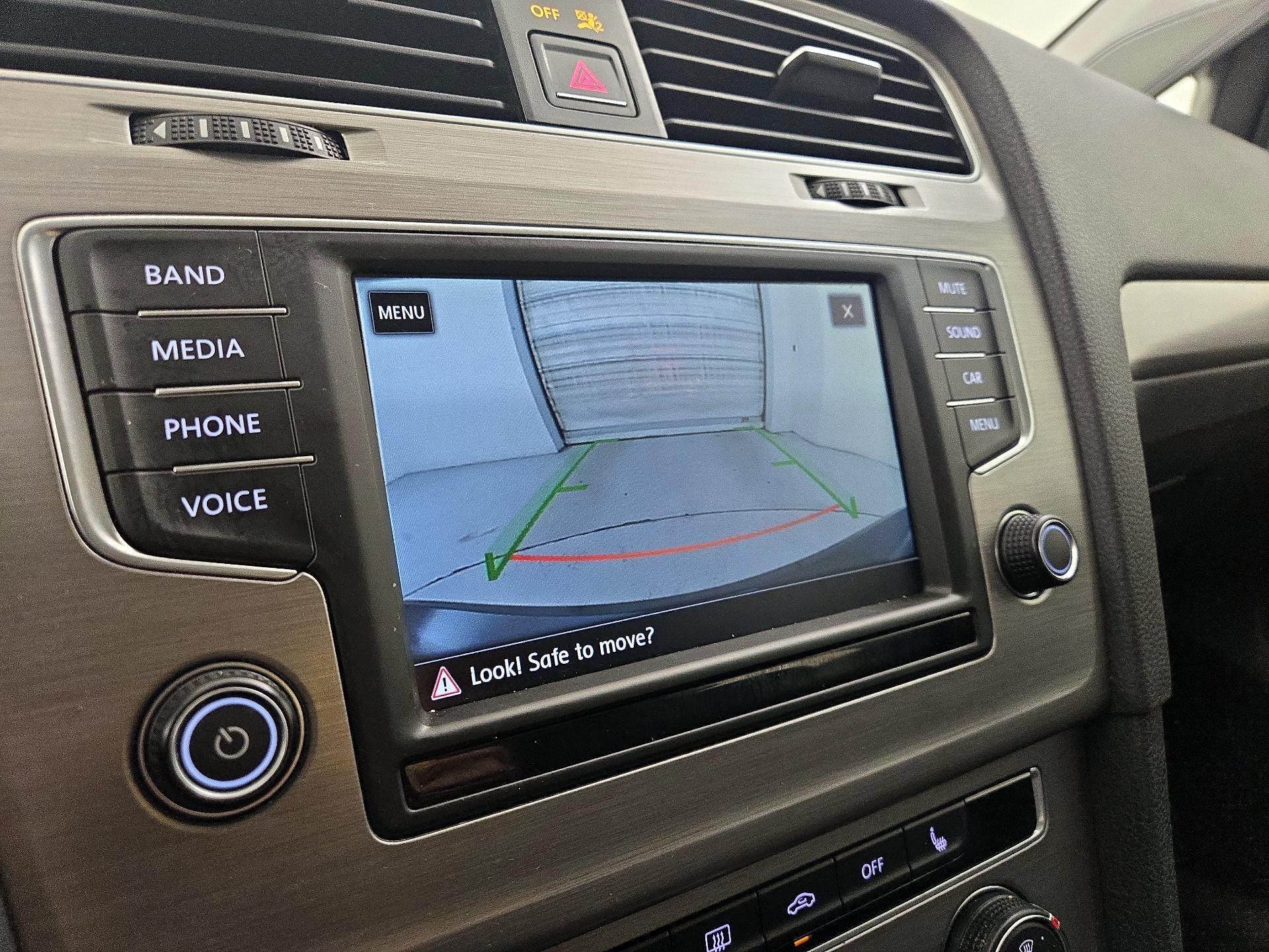 Thumbnail: 2017 Volkswagen Golf - 14