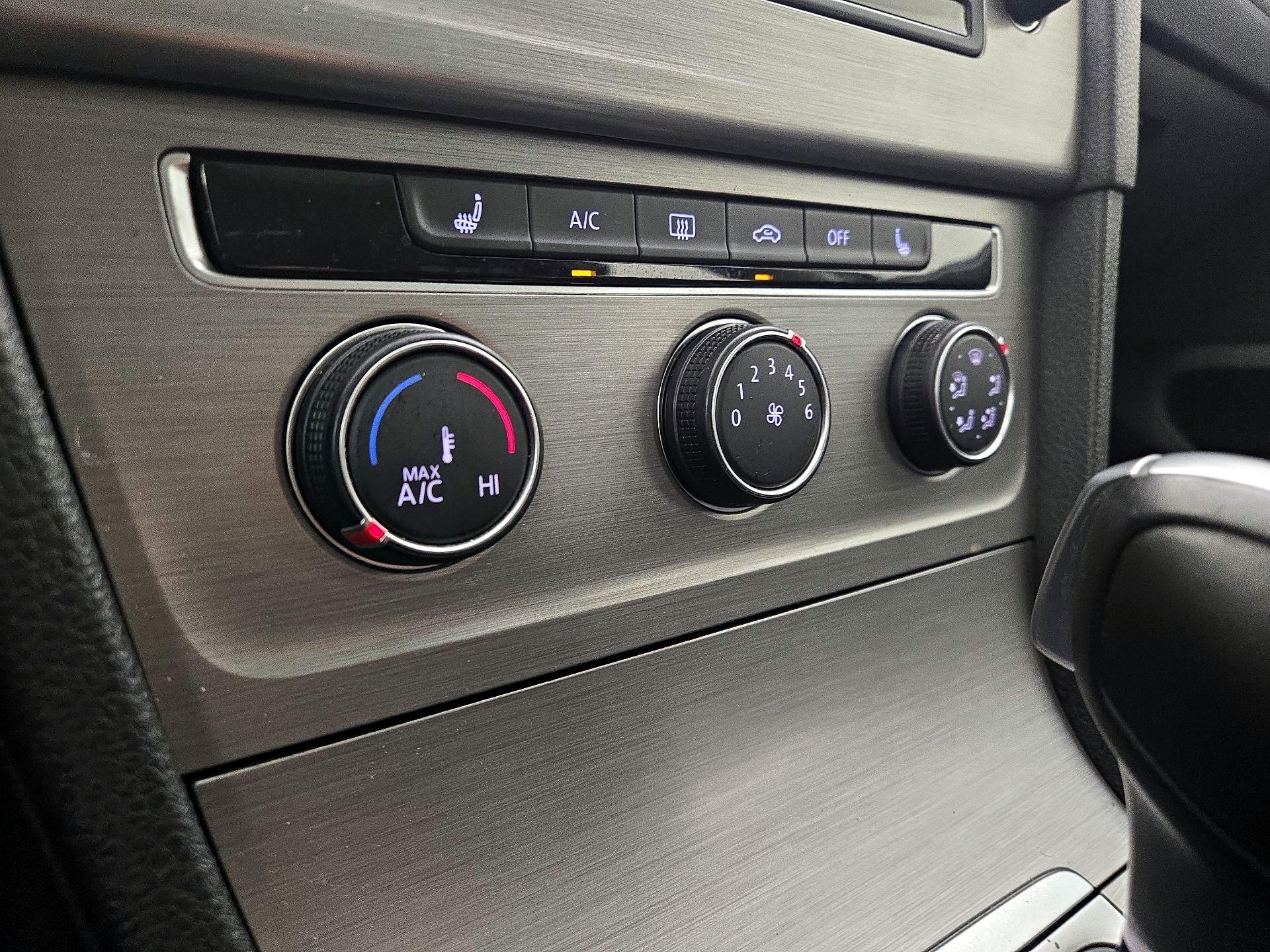 Thumbnail: 2017 Volkswagen Golf - 16