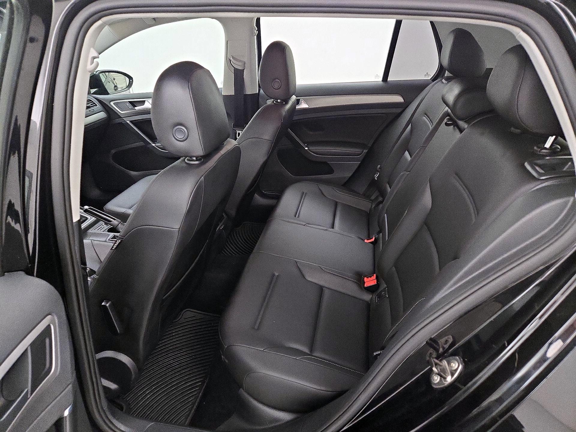 Thumbnail: 2017 Volkswagen Golf - 20