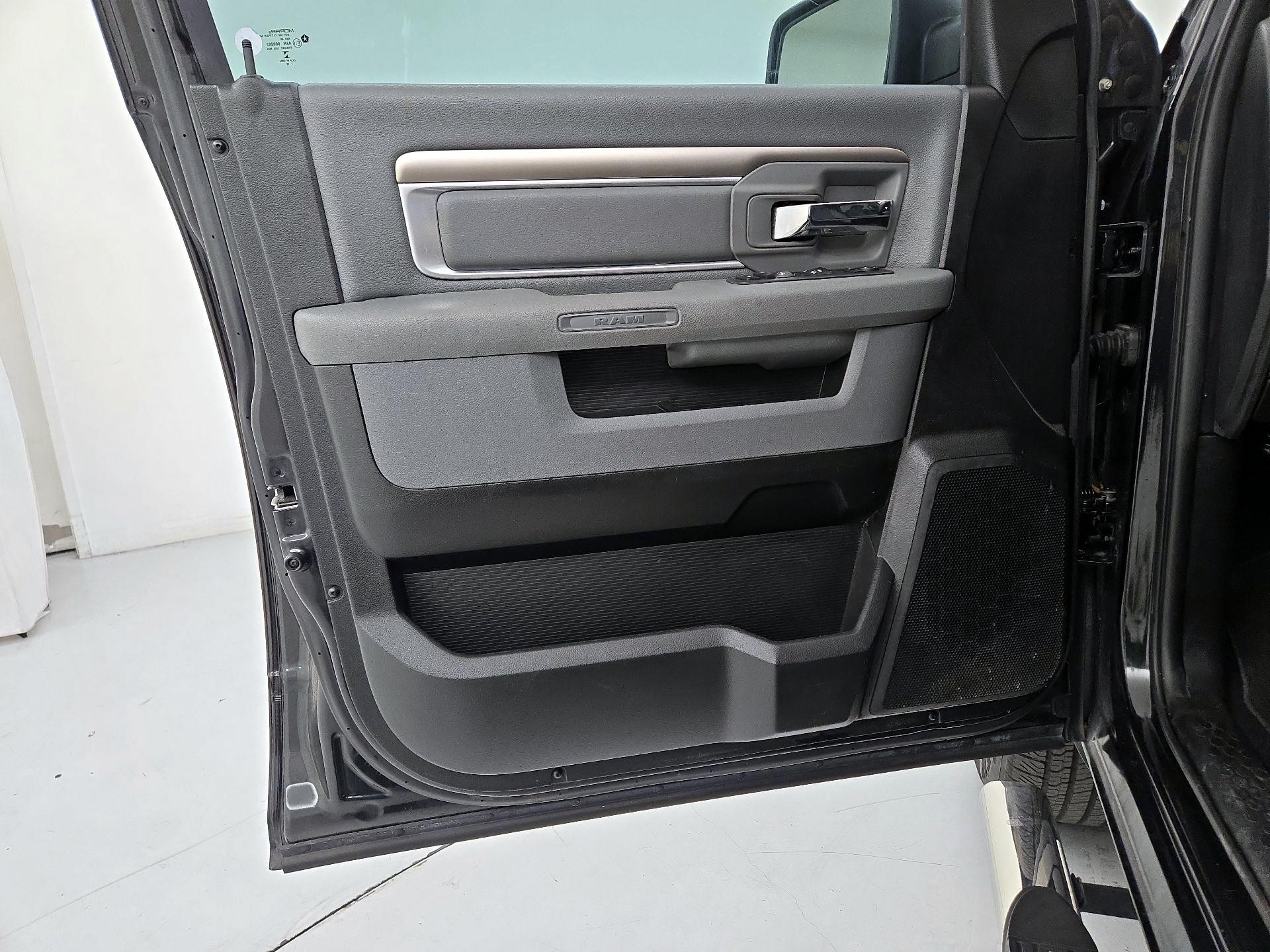 Thumbnail: 2019 RAM 1500 Classic - 12