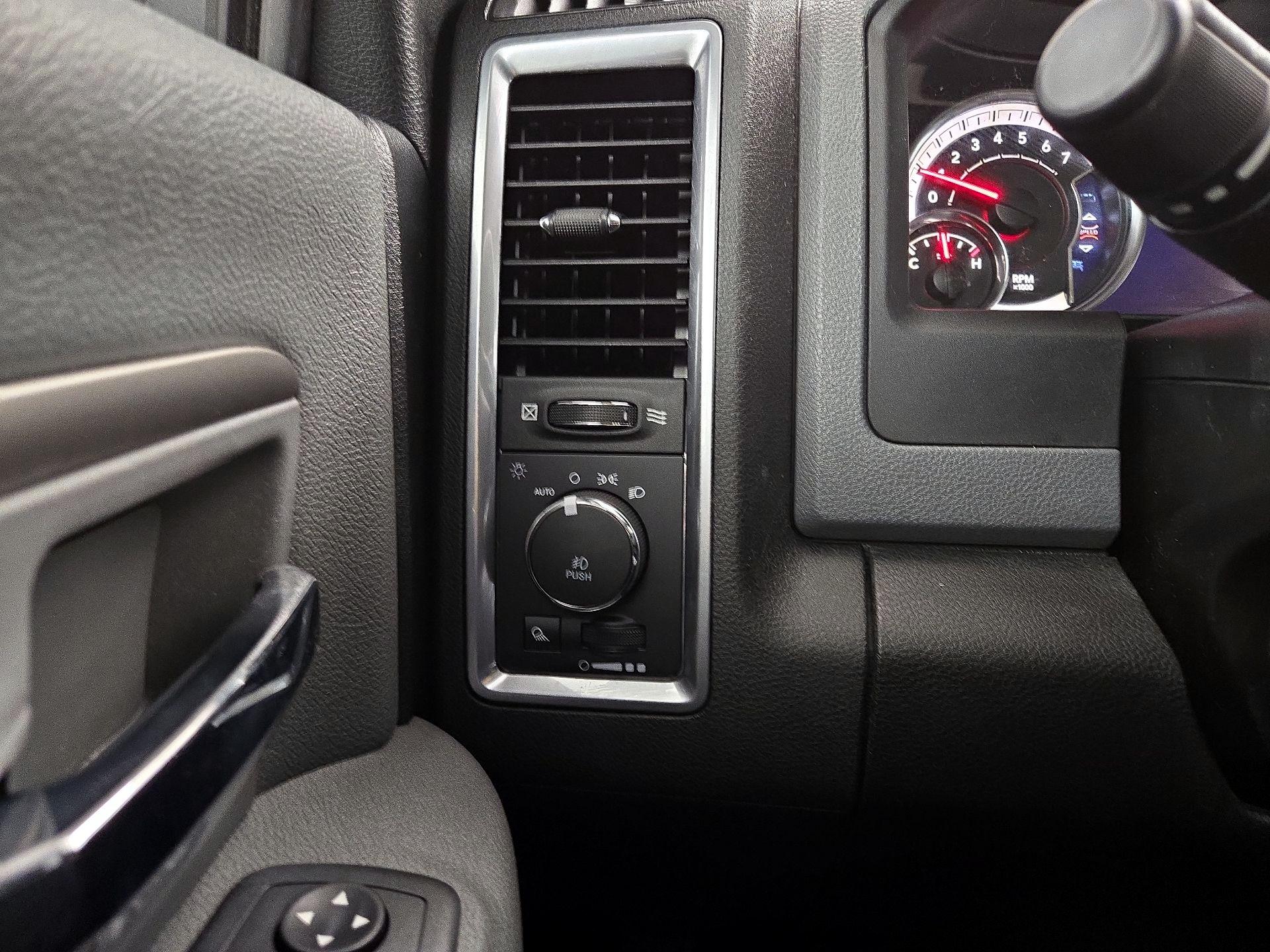 Thumbnail: 2019 RAM 1500 Classic - 13