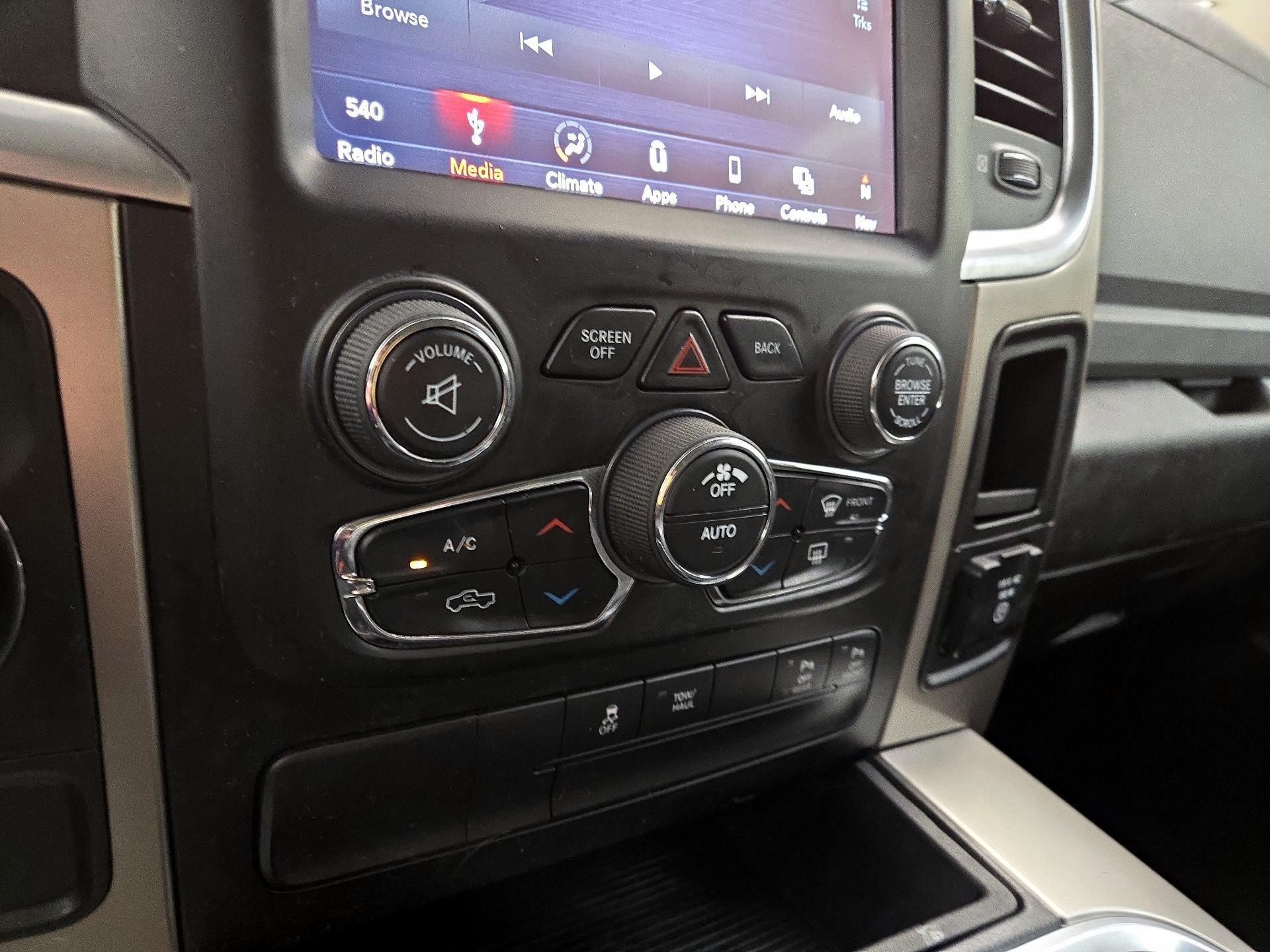 Thumbnail: 2019 RAM 1500 Classic - 16