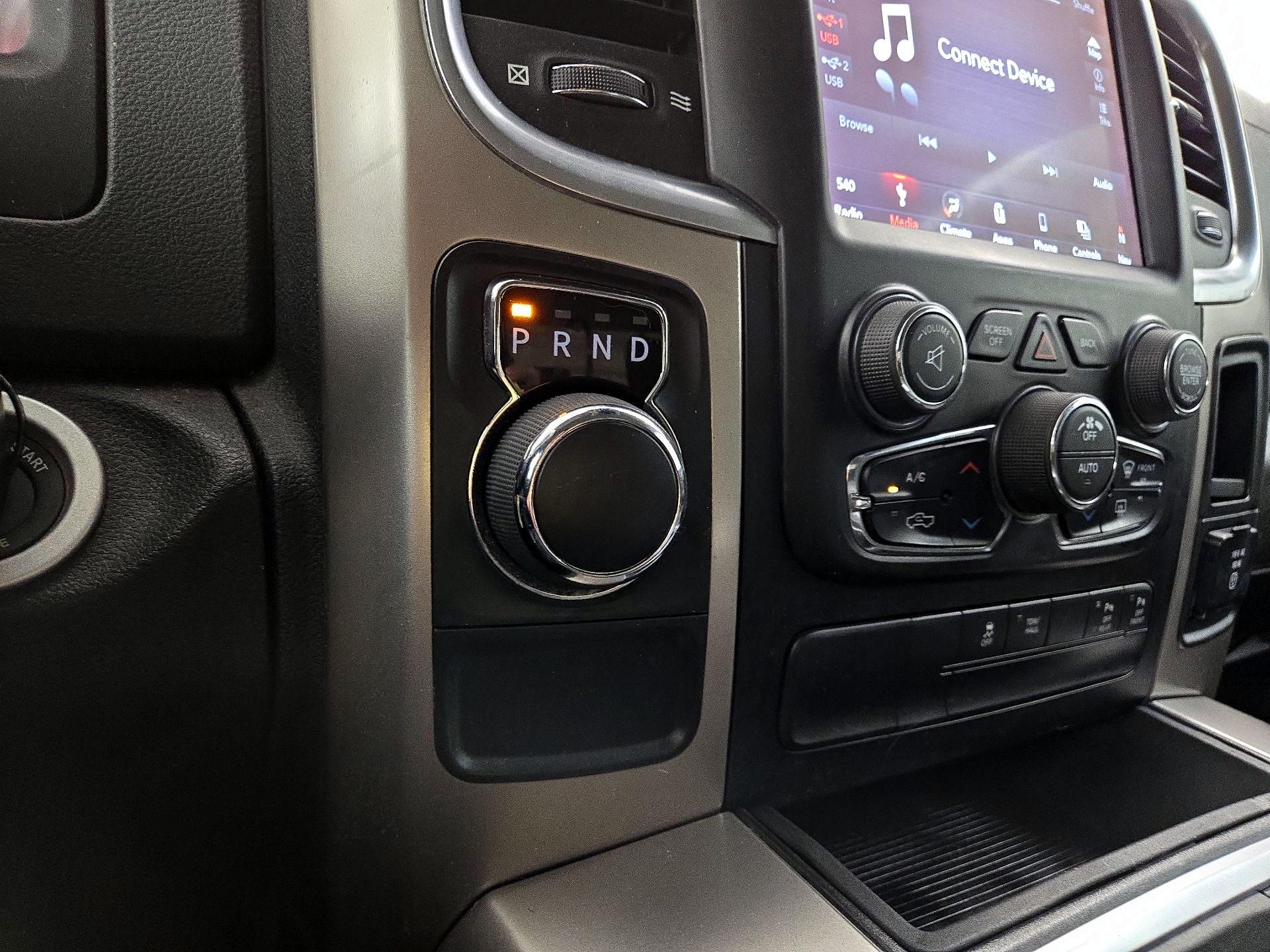 Thumbnail: 2019 RAM 1500 Classic - 17