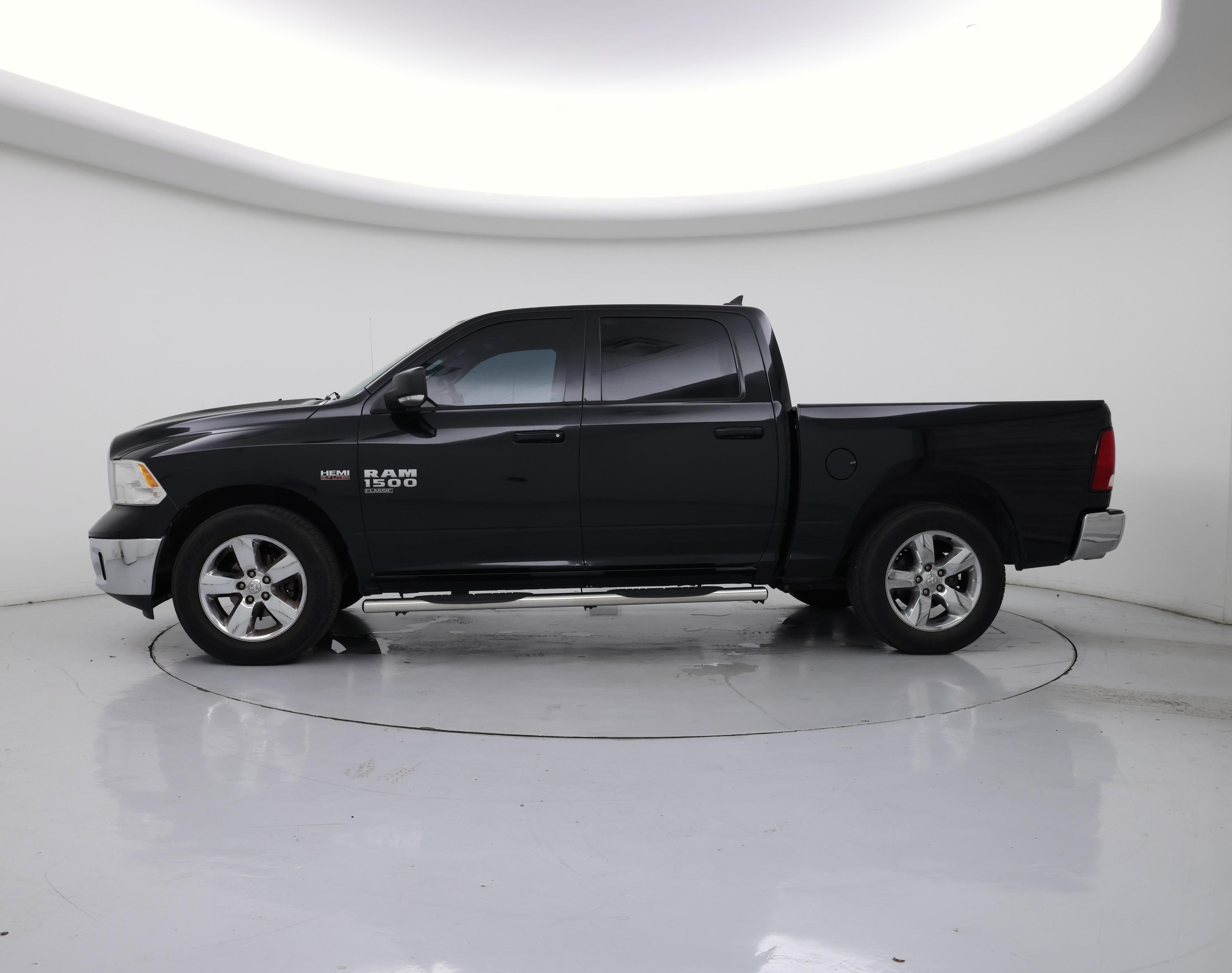 Thumbnail: 2019 RAM 1500 Classic - 3