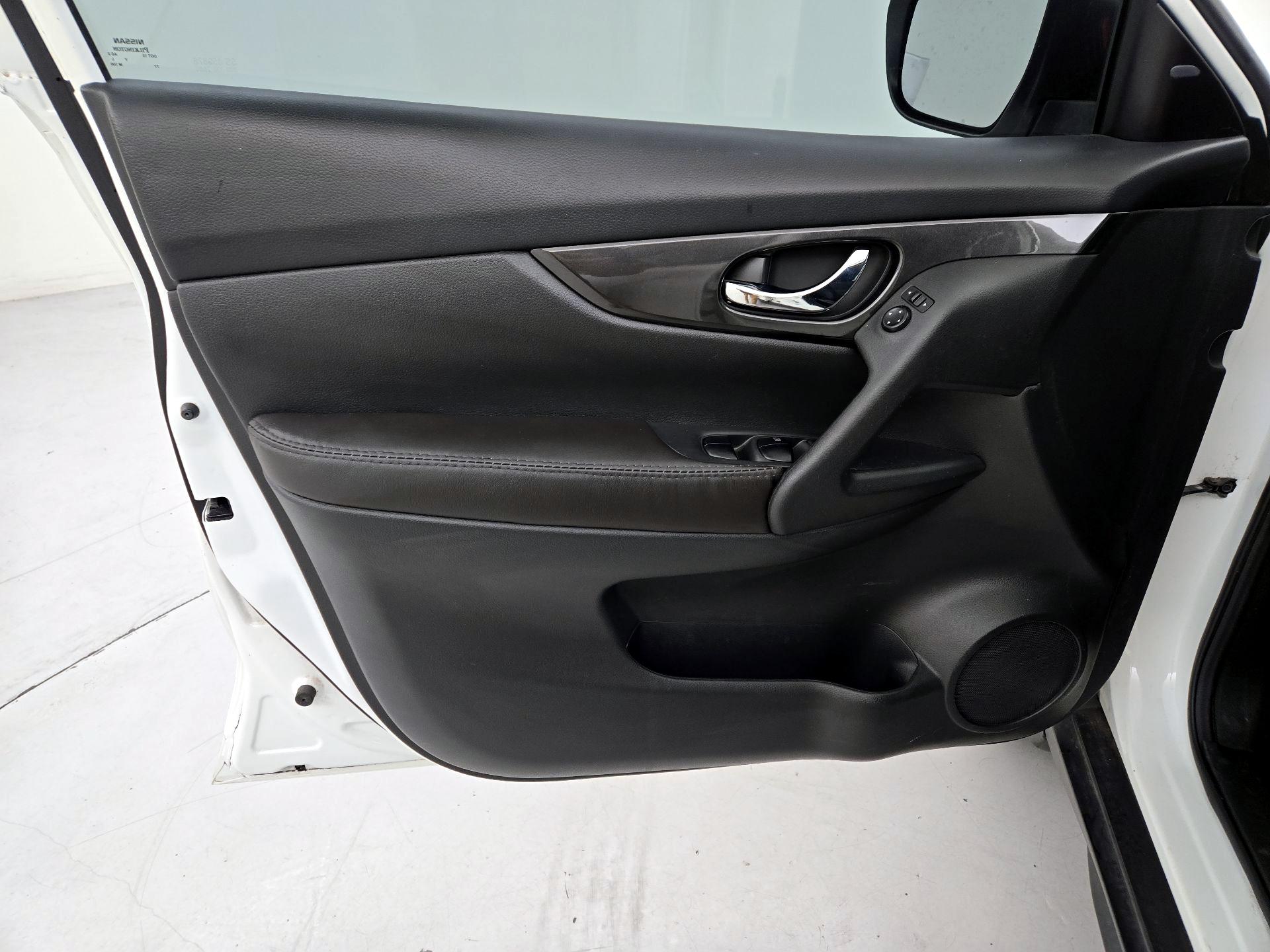 Thumbnail: 2018 Nissan Rogue - 12