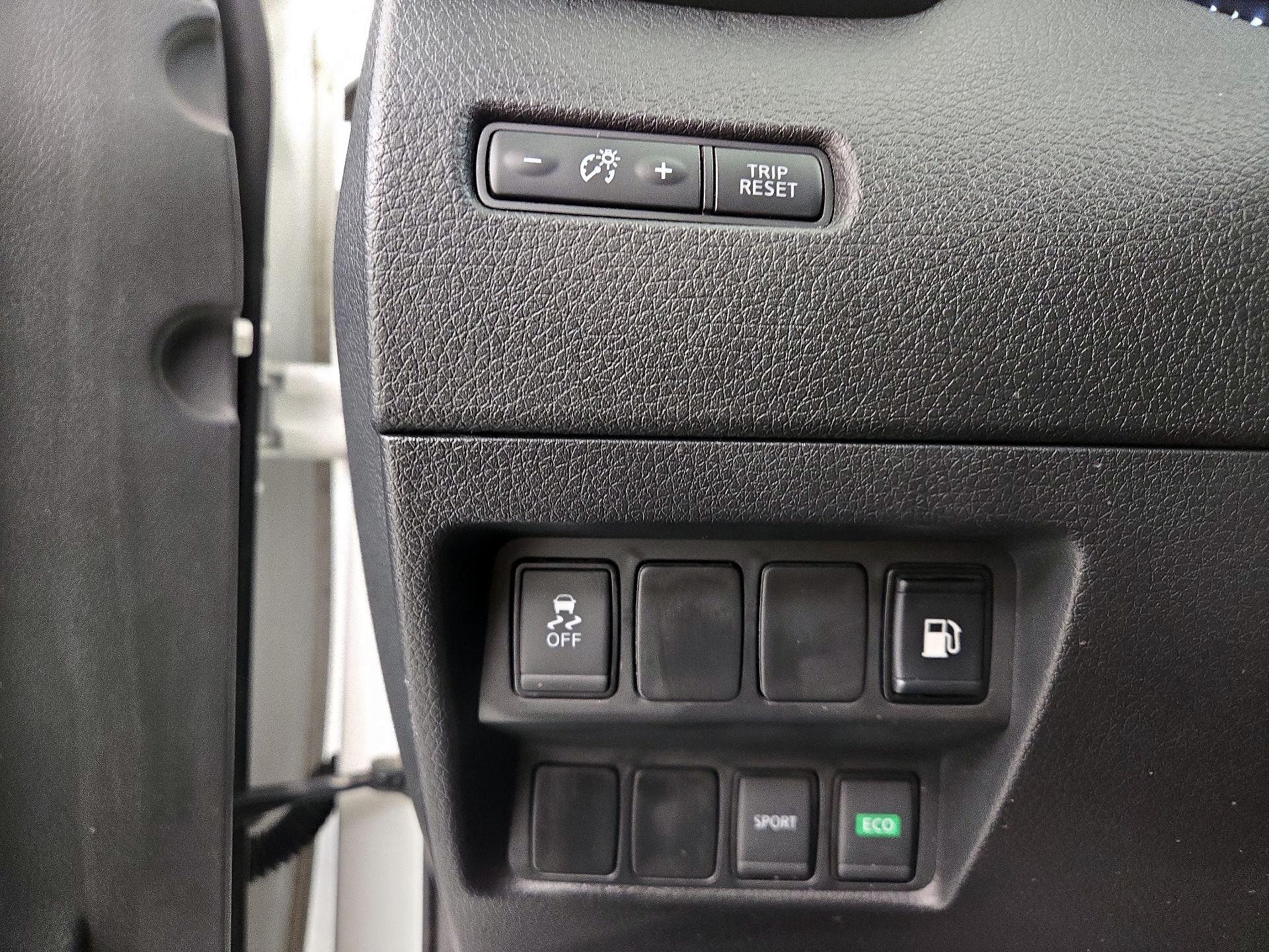 Thumbnail: 2018 Nissan Rogue - 13