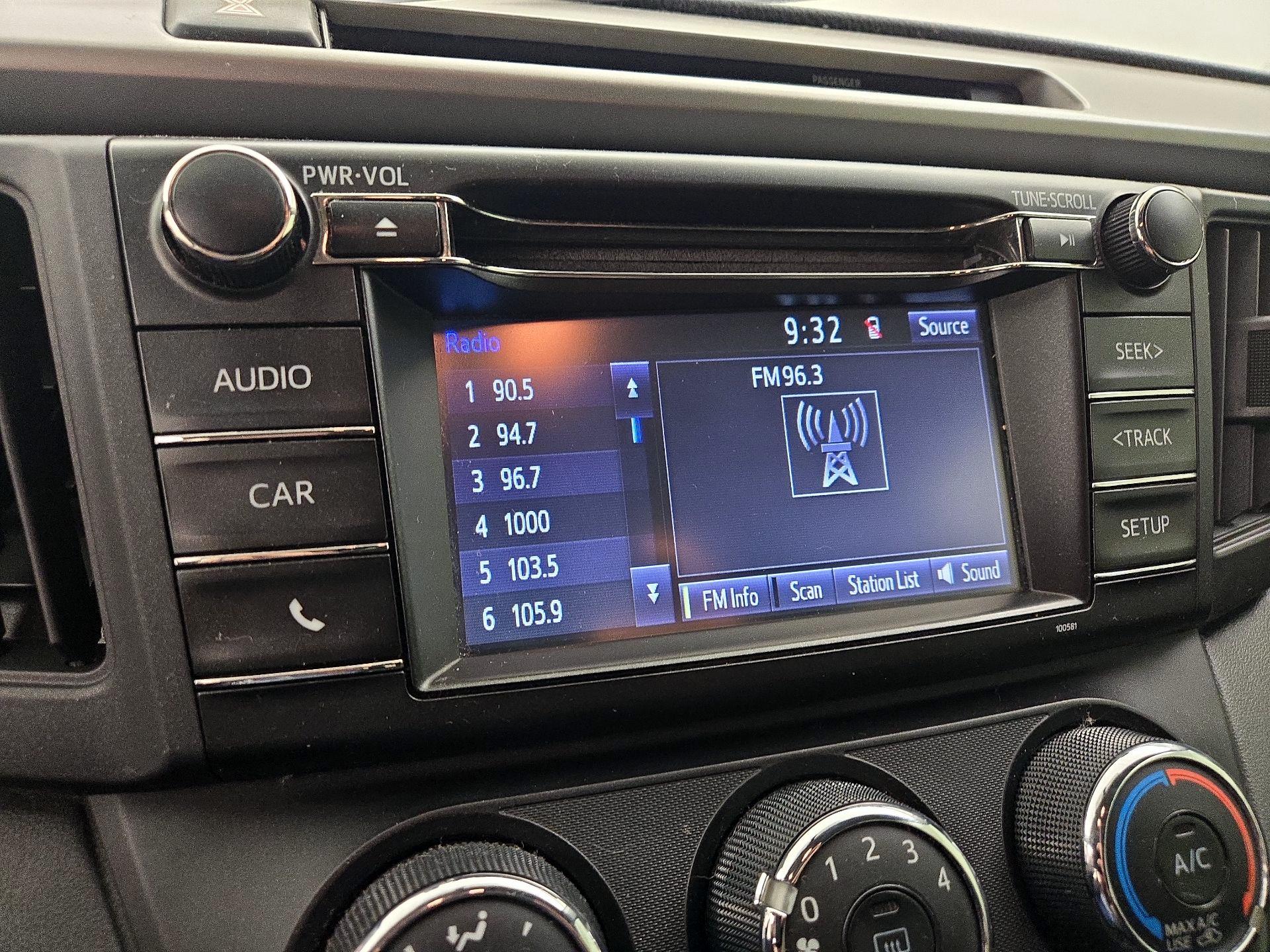 Thumbnail: 2016 Toyota RAV4 - 15