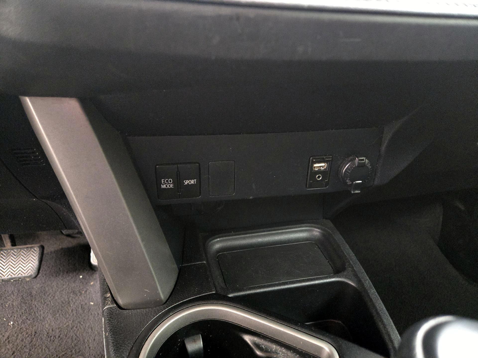 Thumbnail: 2016 Toyota RAV4 - 18