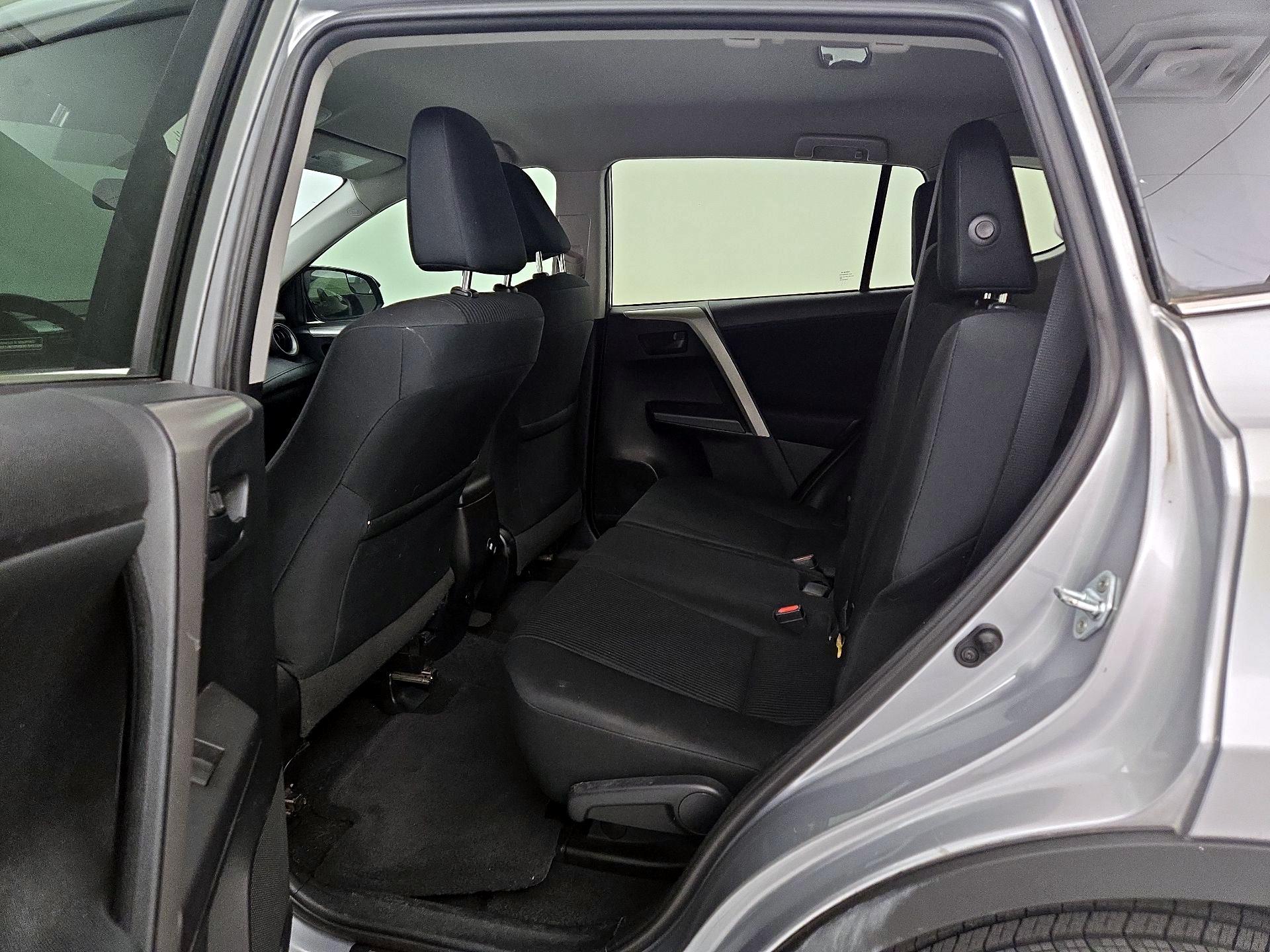 Thumbnail: 2016 Toyota RAV4 - 19