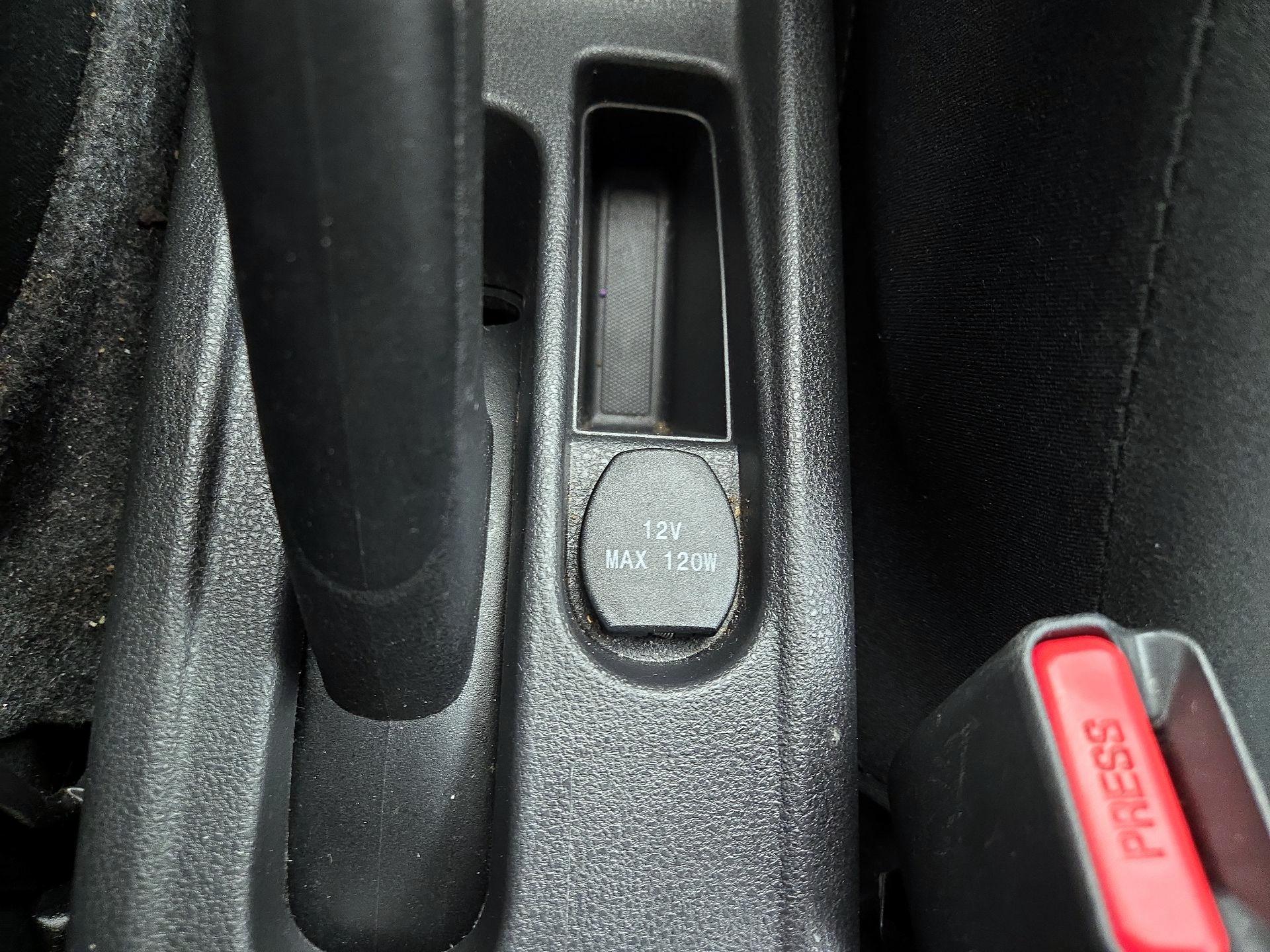 Thumbnail: 2015 Nissan Versa - 17