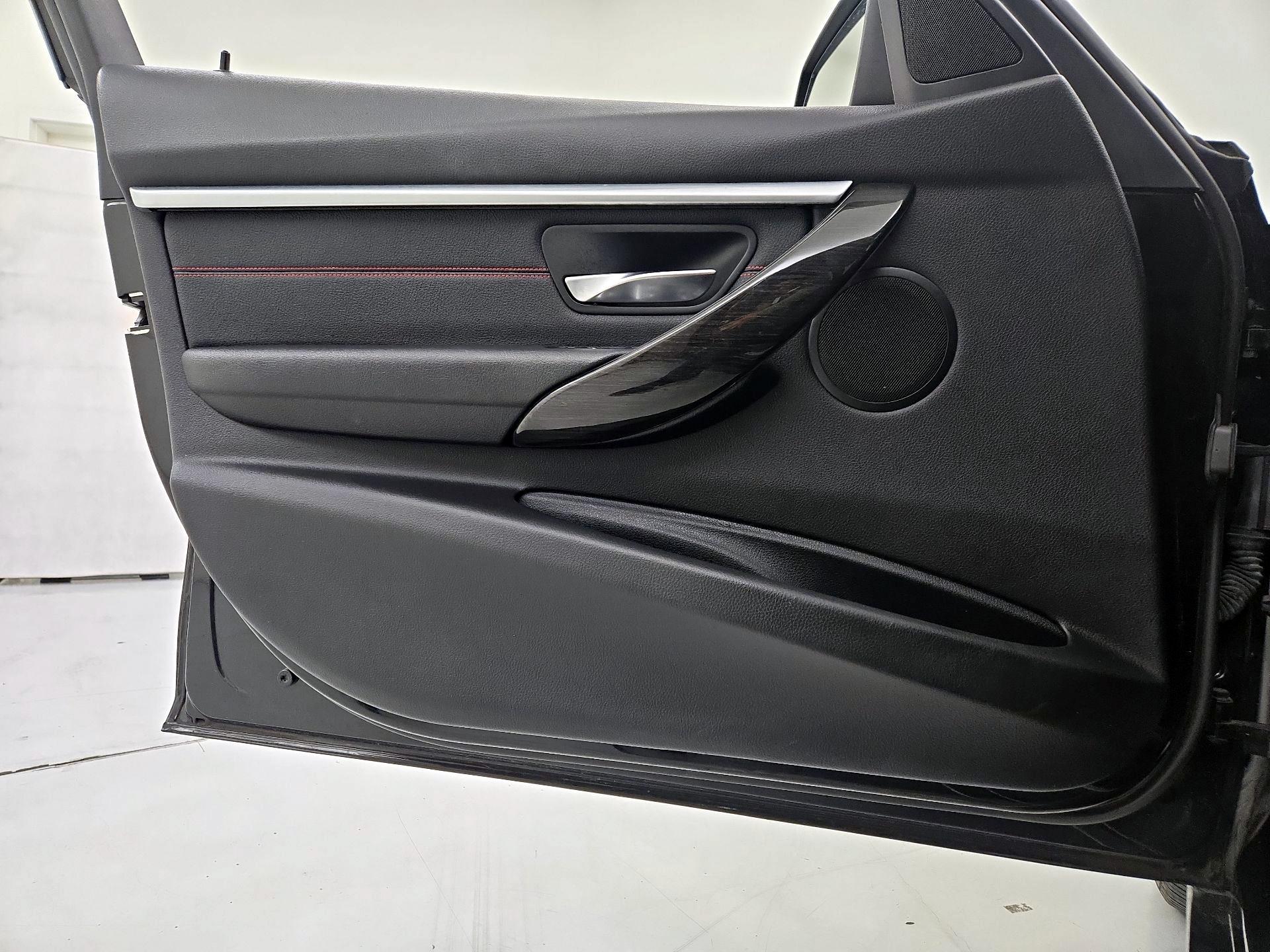 Thumbnail: 2018 BMW 3 Series - 12